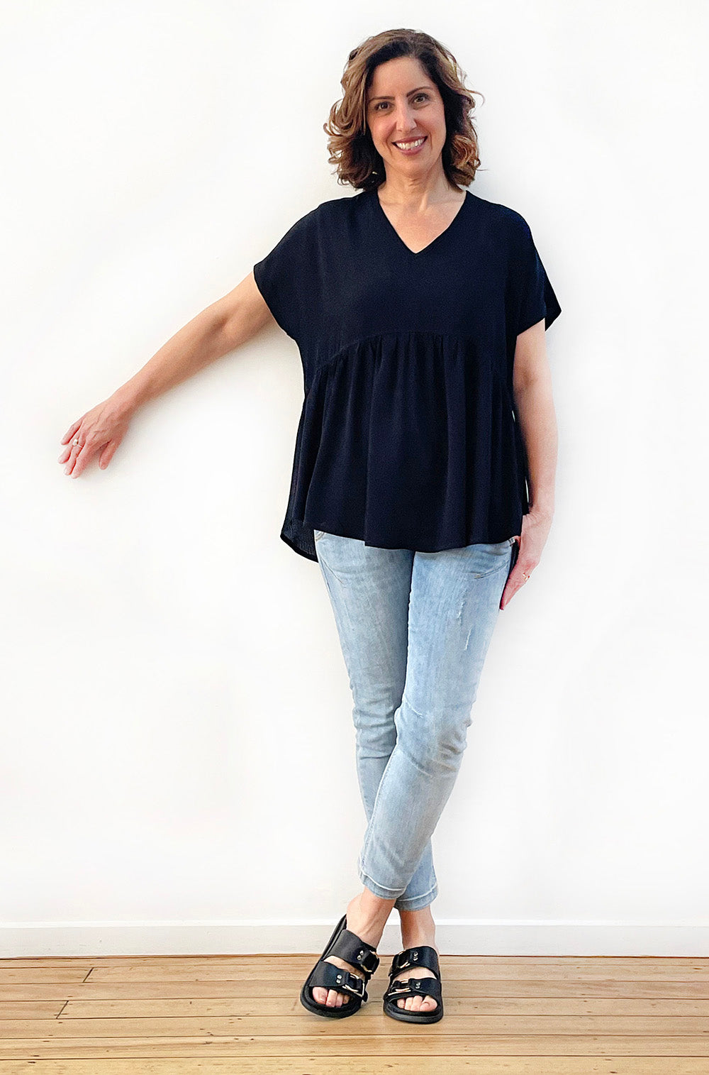 VISCOSE V-NECK SMOCK TOP BLACK