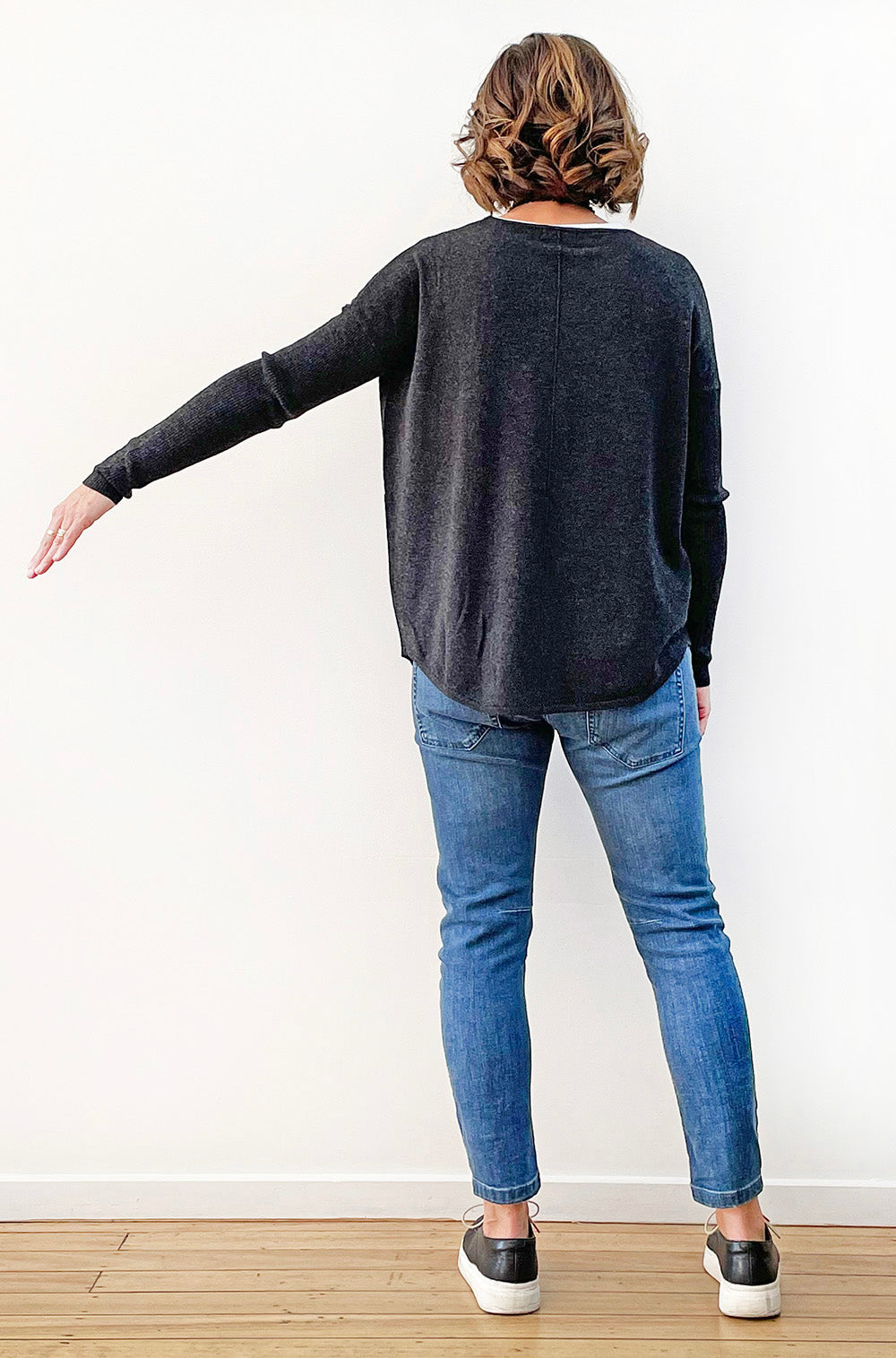 BRIDGE & LORD MERINO CASHMERE RELAXED CREW NECK BLACK