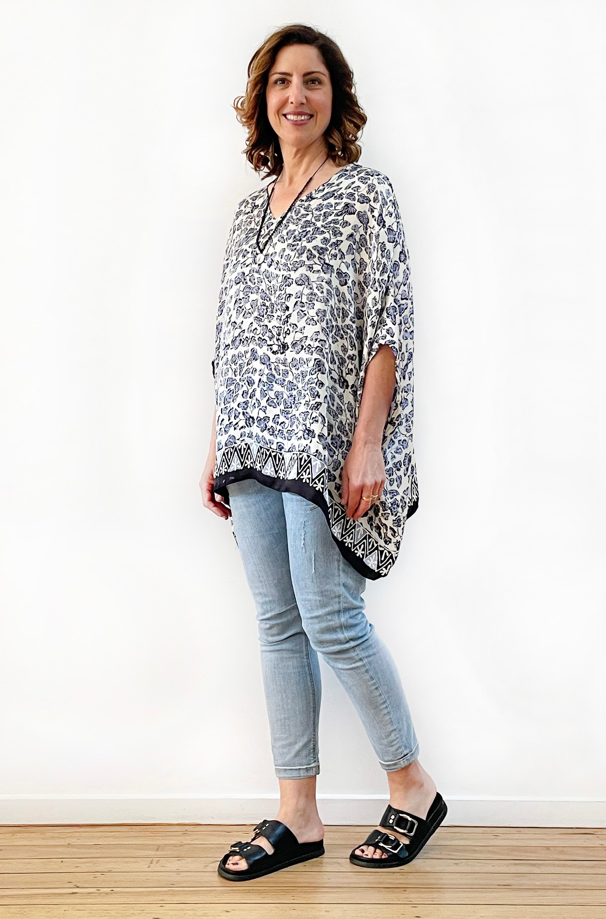 SILK PONCHO IN BLUE LEAF PRINT