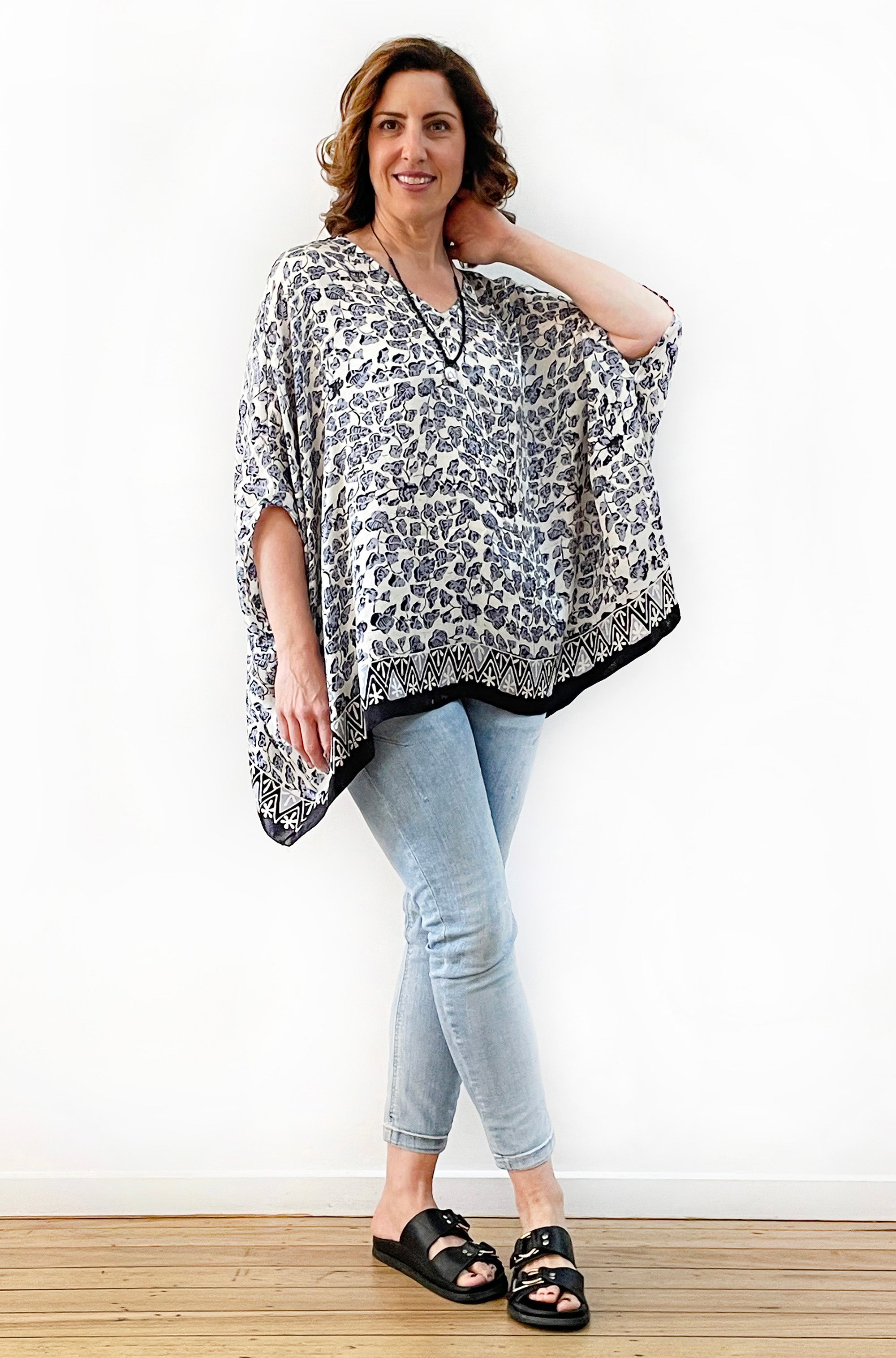 SILK PONCHO IN BLUE LEAF PRINT