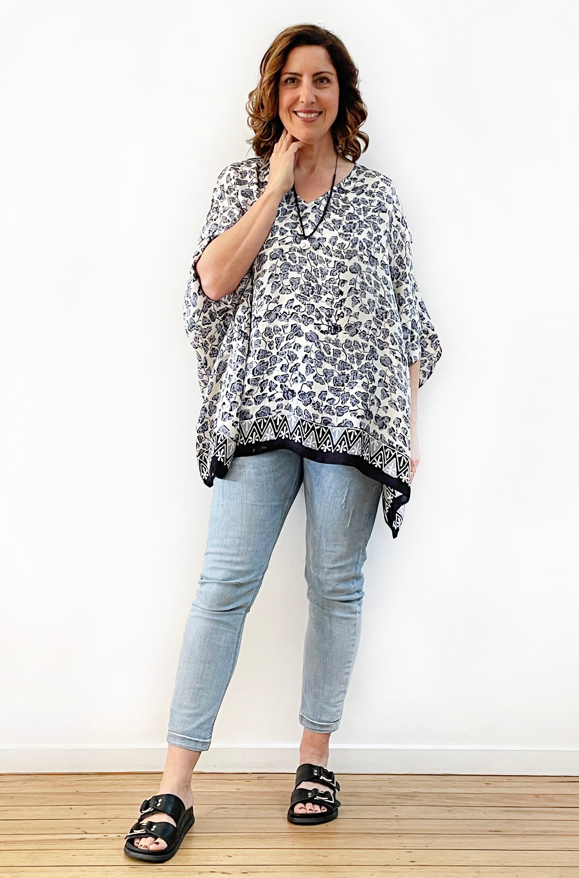 SILK PONCHO IN BLUE LEAF PRINT