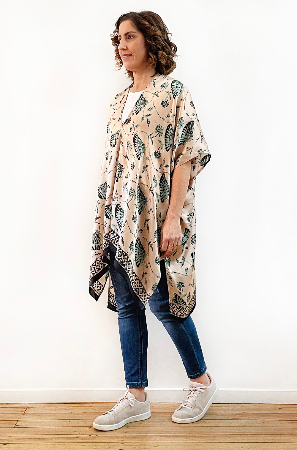 SILK KIMONO IN FAN PRINT