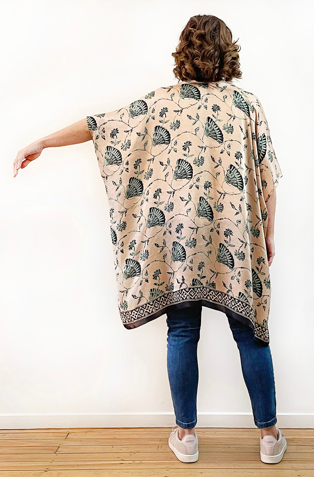 SILK KIMONO IN FAN PRINT