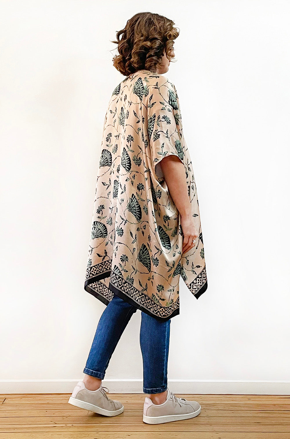 SILK KIMONO IN FAN PRINT