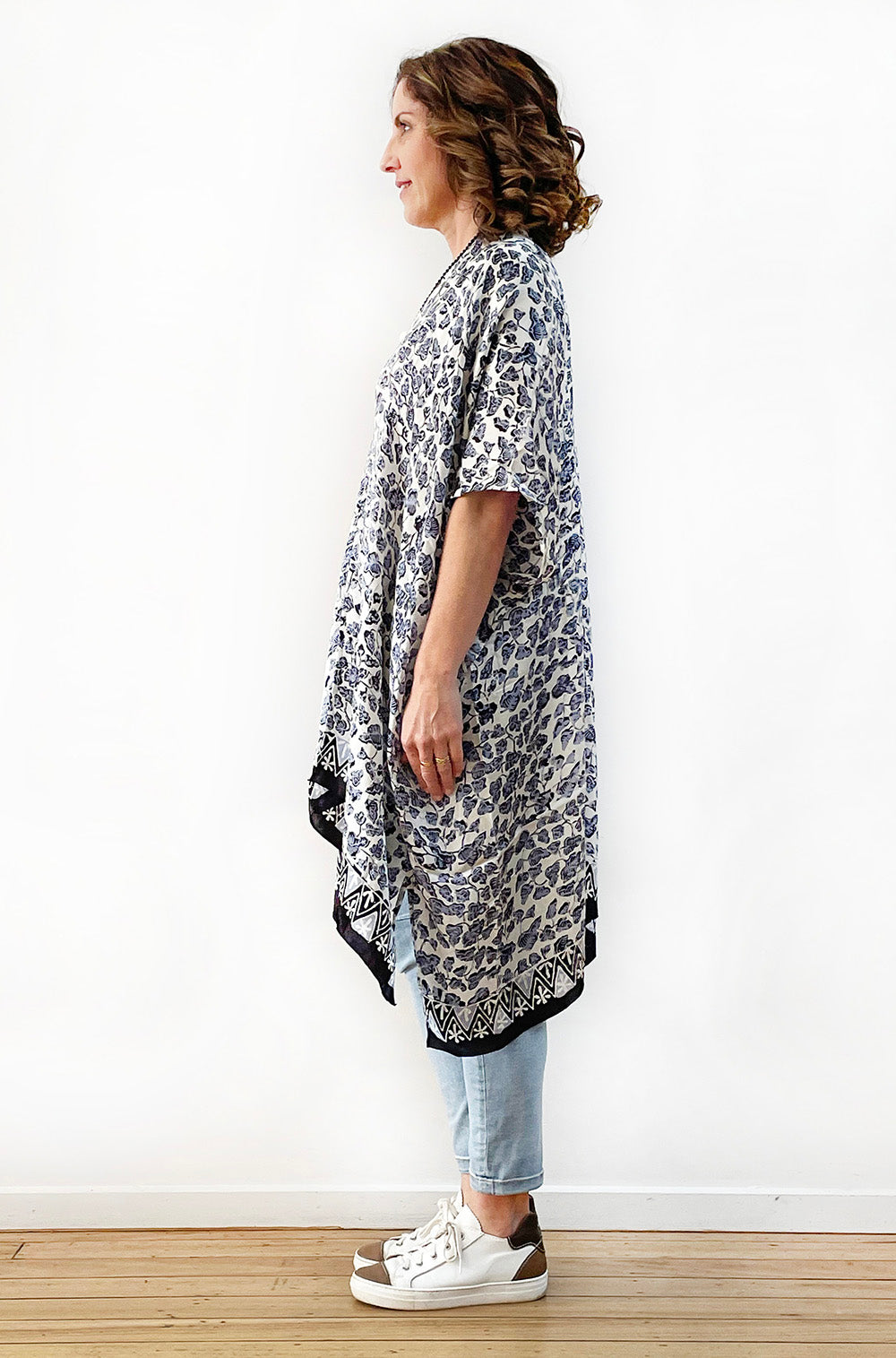 SILK KIMONO IN BLUE LEAF PRINT