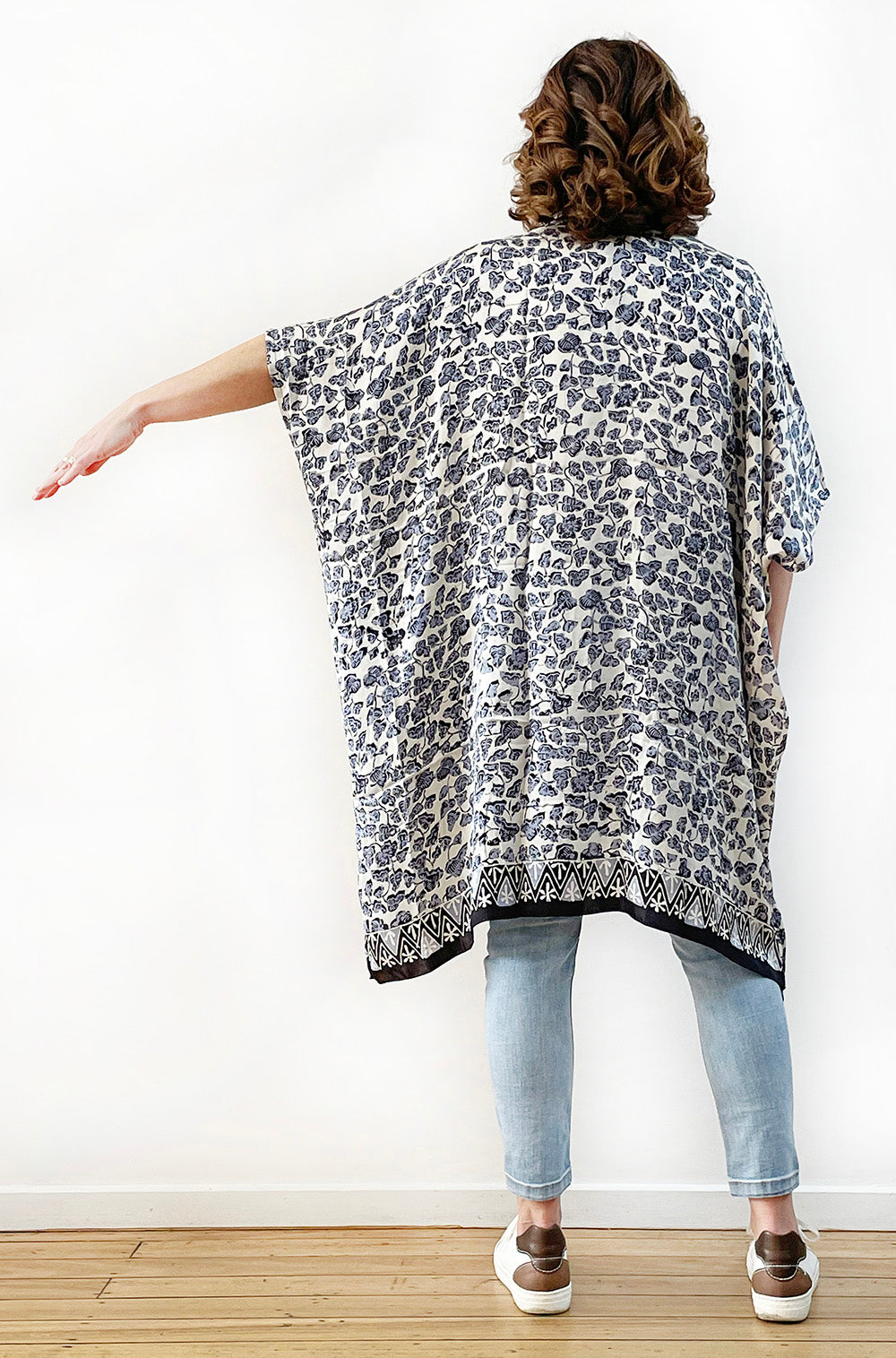 SILK KIMONO IN BLUE LEAF PRINT