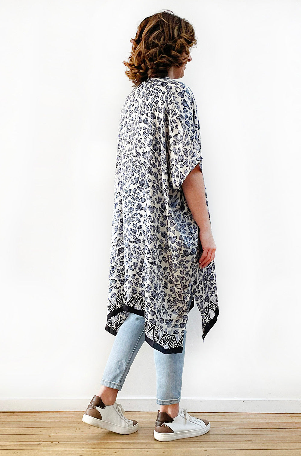 SILK KIMONO IN BLUE LEAF PRINT