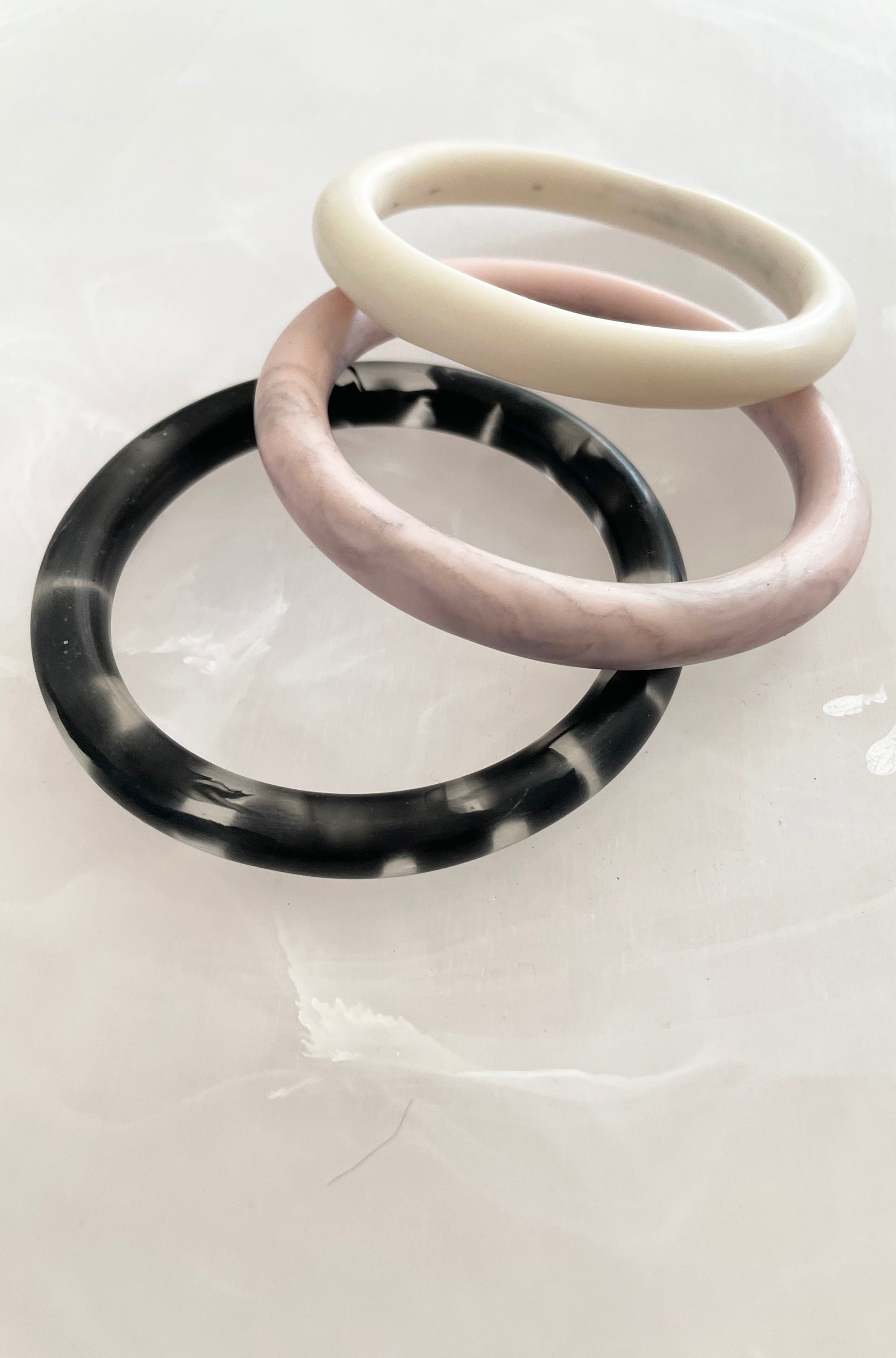 RESIN ROUND BANGLE PINK MARBLE