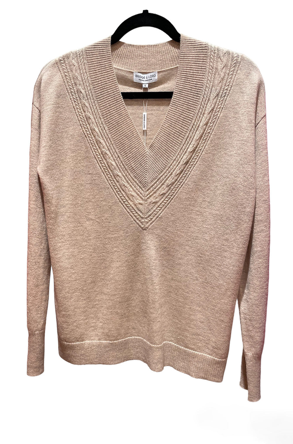 BRIDGE & LORD MERINO CASHMERE V-NECK CABLE PULLOVER STONE