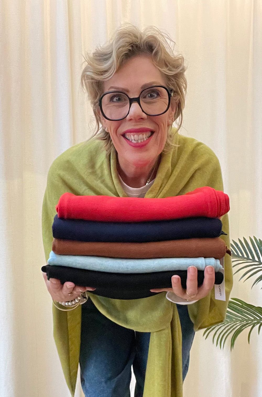 BRIDGE & LORD MERINO CASHMERE WRAP CAYENNE