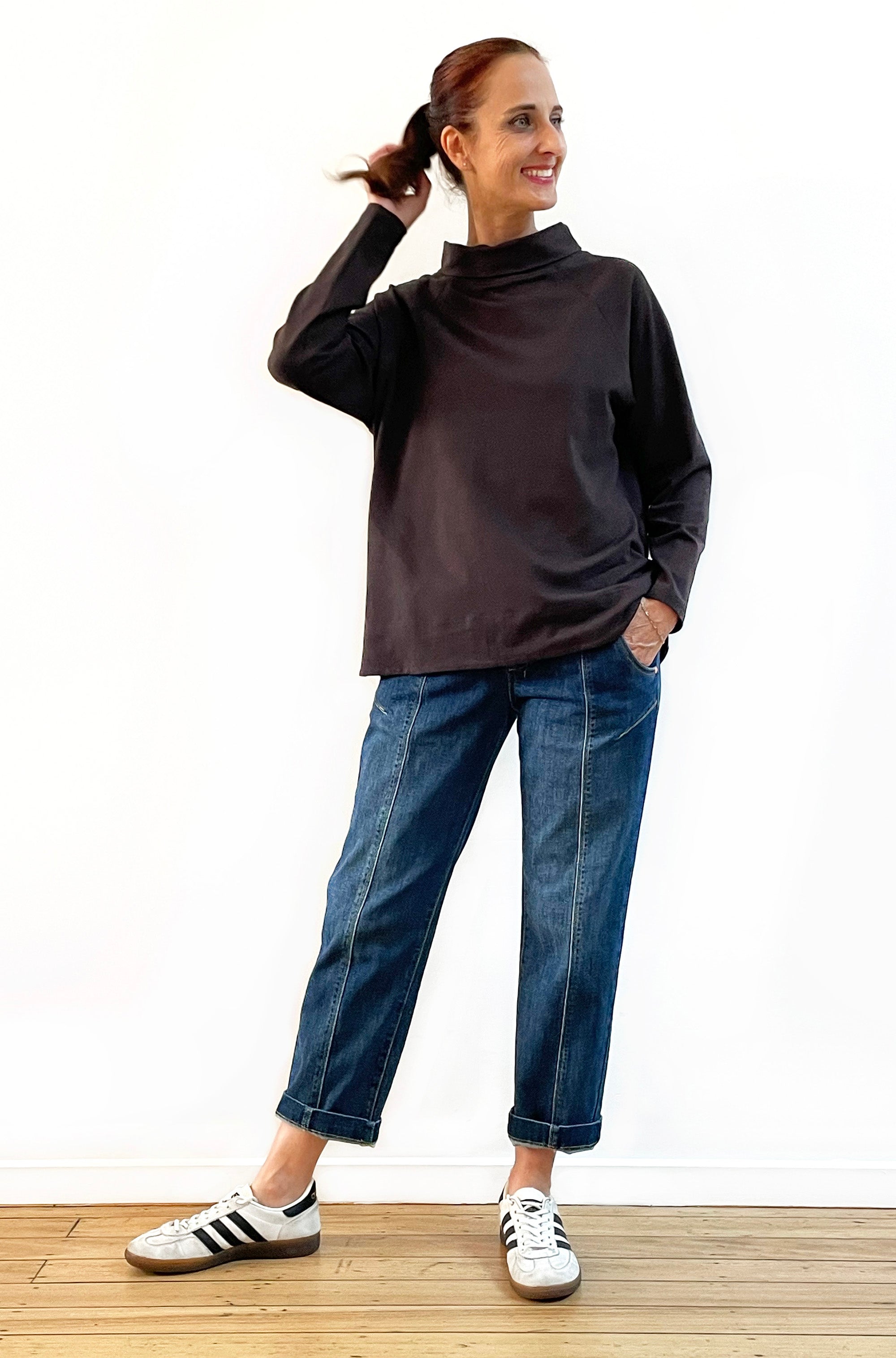 BAMBOO/ORGANIC COTTON ROLL NECK TOP CHOCOLATE