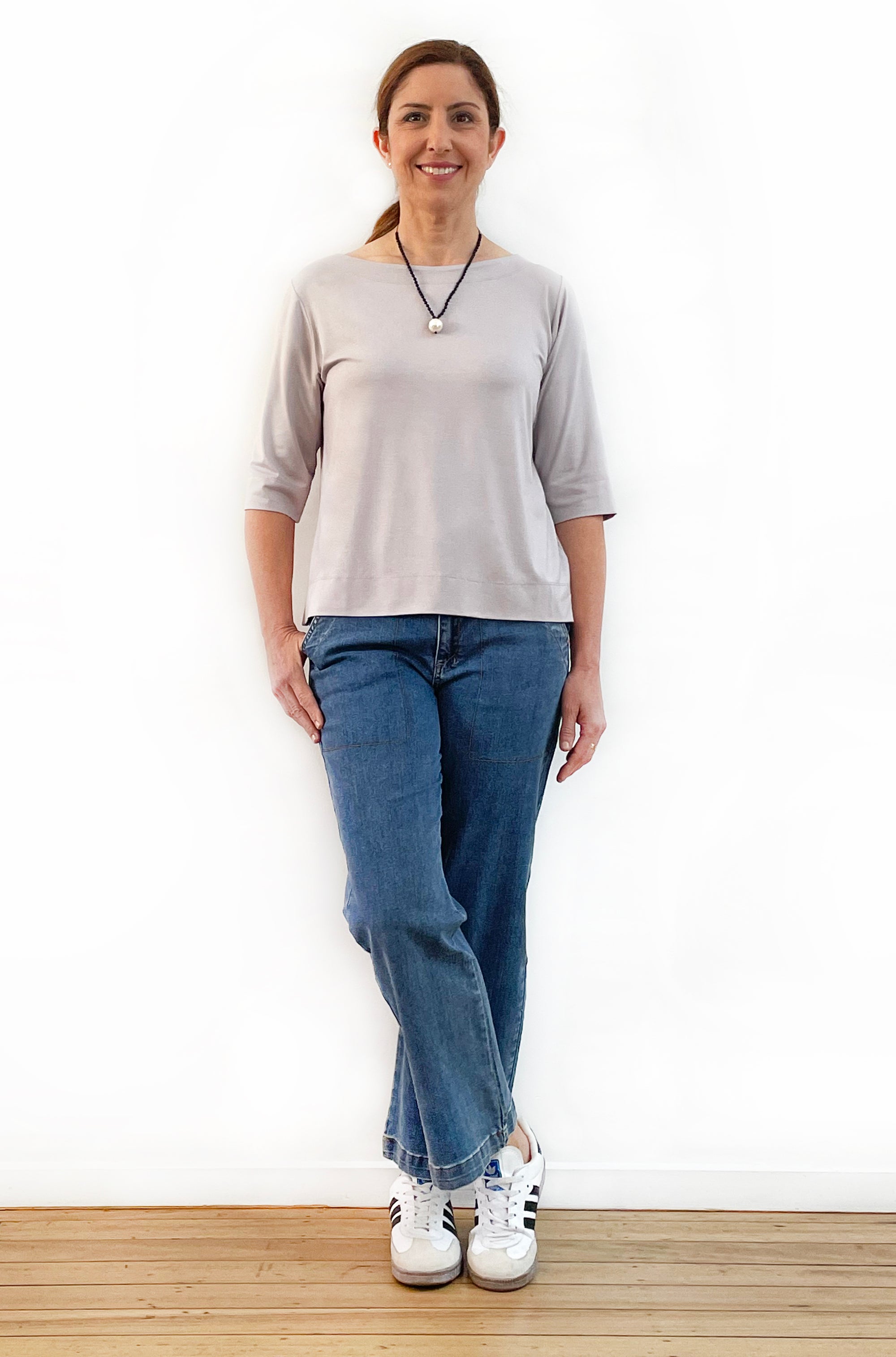 BAMBOO FITTED SLEEVE TOP PEARL GREY