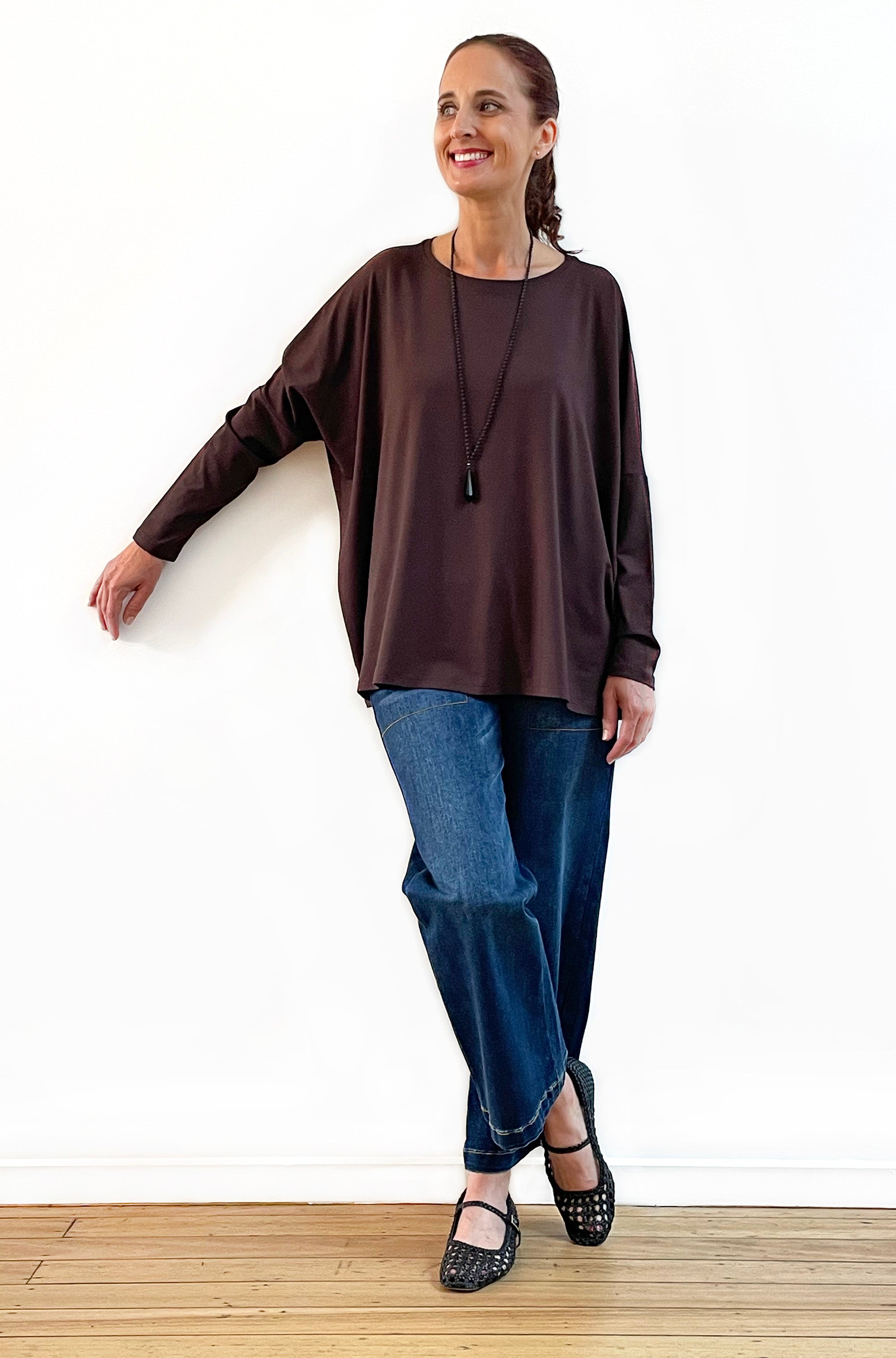 BAMBOO LONG SLEEVE CURVED HEM BOX TOP CHOCOLATE