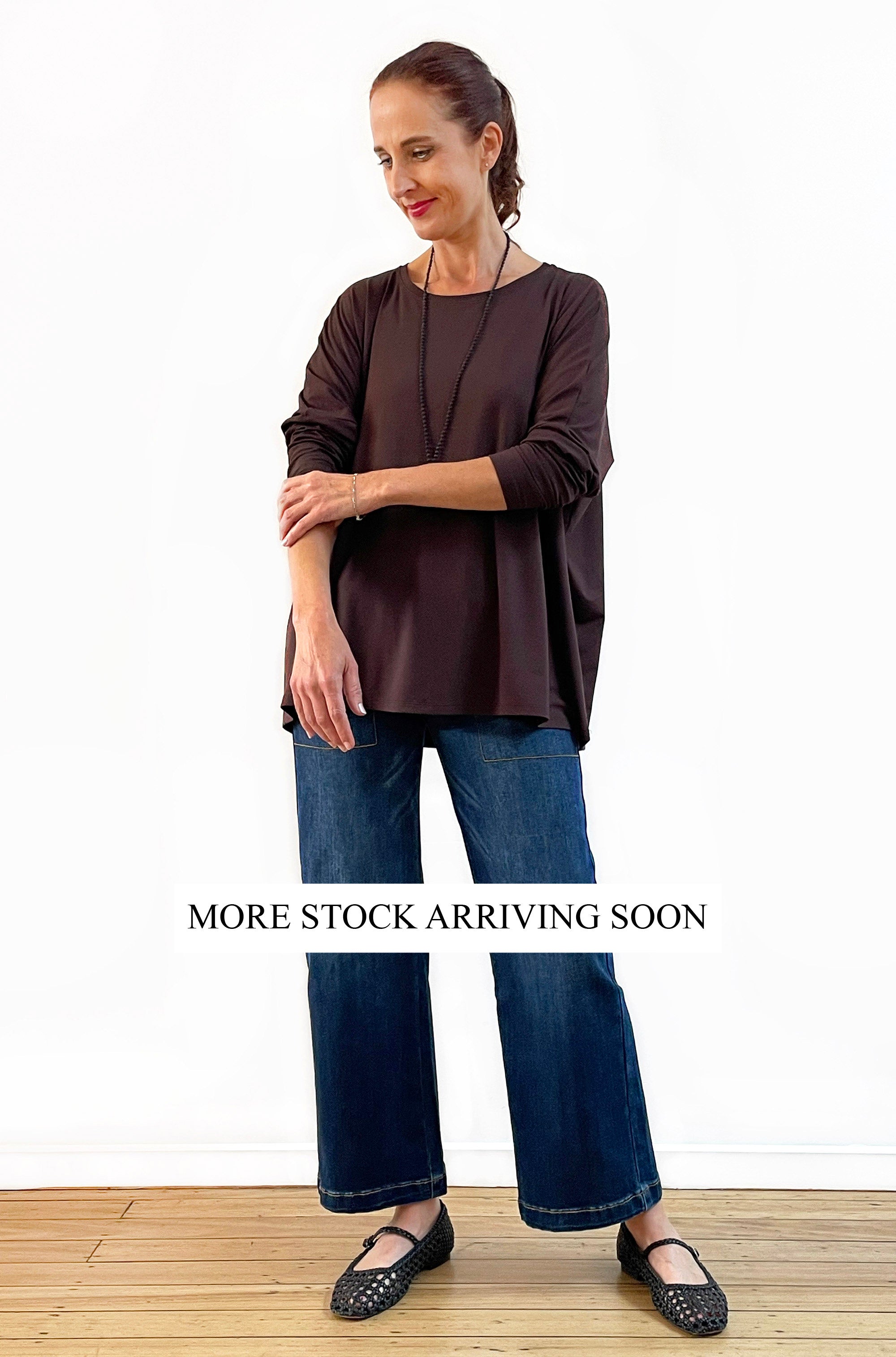 BAMBOO LONG SLEEVE CURVED HEM BOX TOP CHOCOLATE