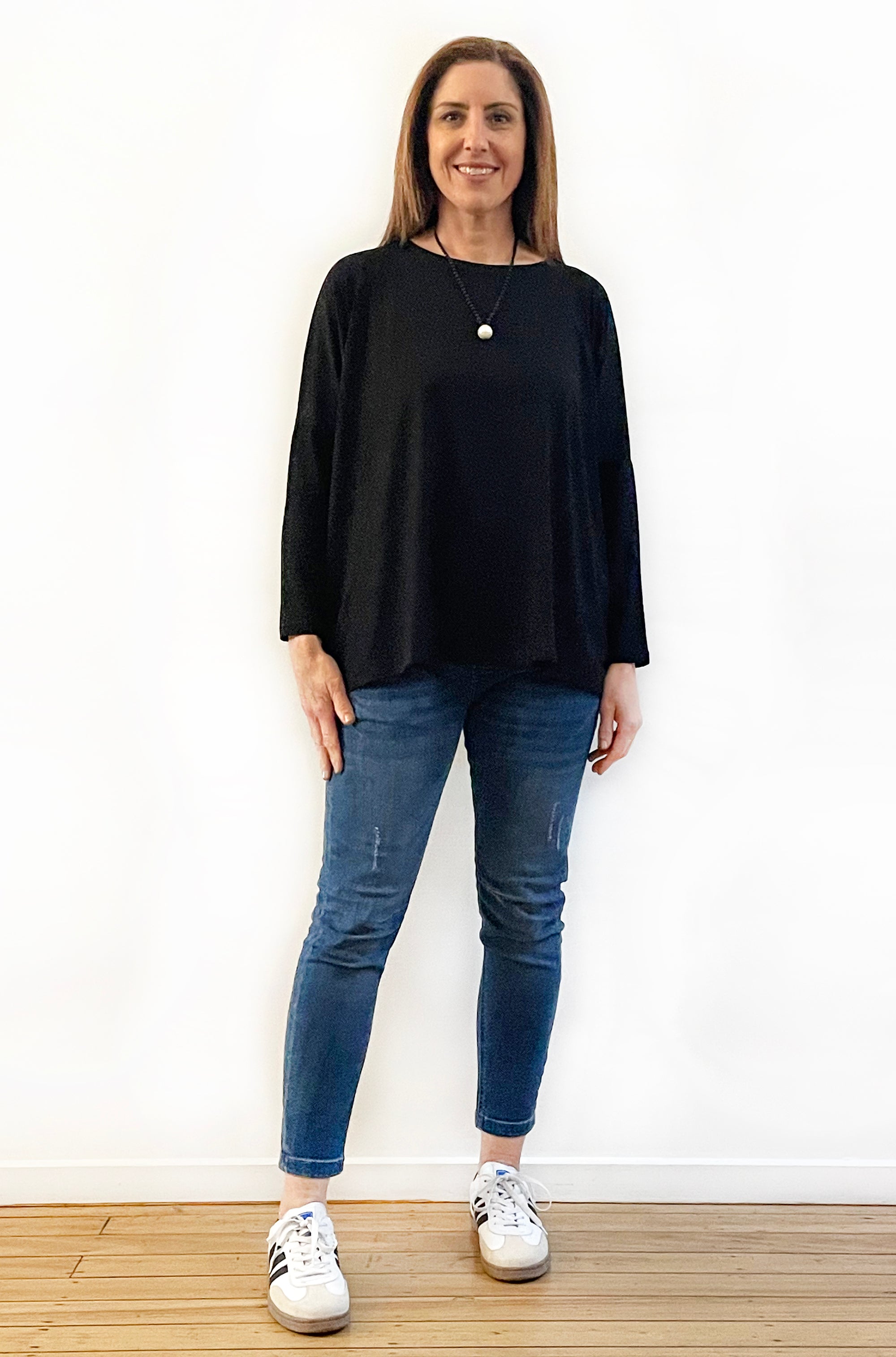 BAMBOO LONG SLEEVE CURVED HEM BOX TOP BLACK