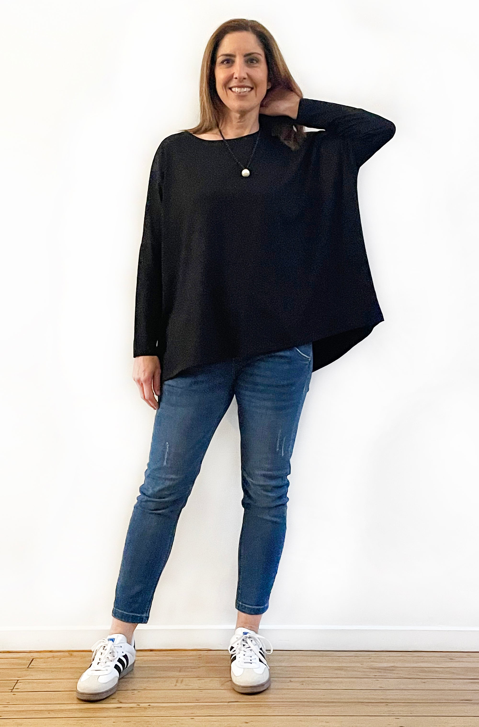 BAMBOO LONG SLEEVE CURVED HEM BOX TOP BLACK