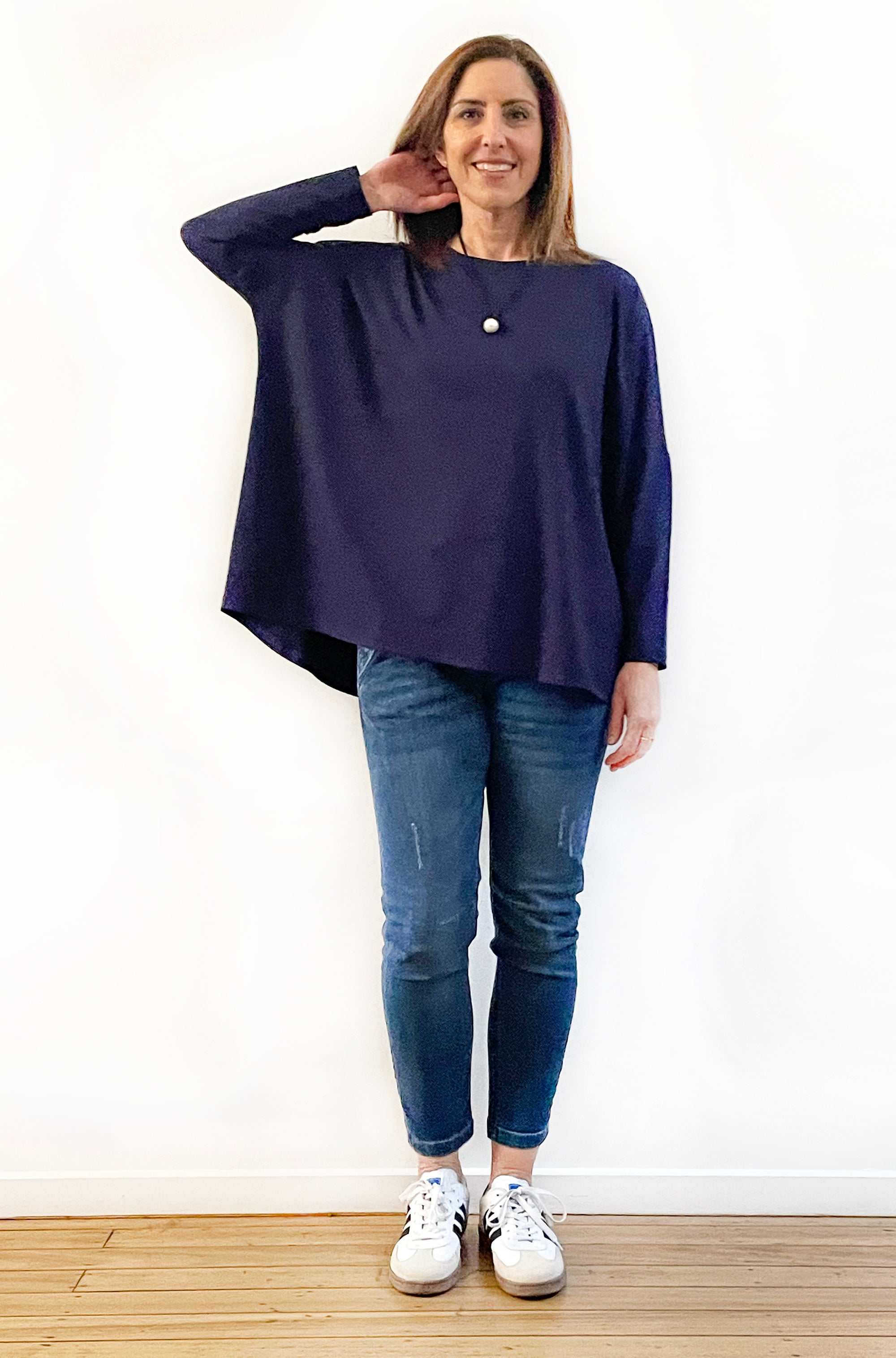 BAMBOO LONG SLEEVE CURVED HEM BOX TOP NAVY