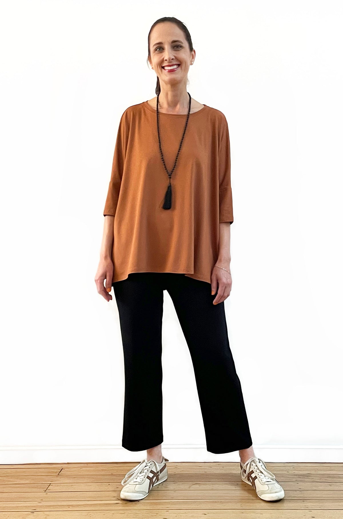 BAMBOO SHORT SLEEVE CURVED HEM BOX TOP CHESNUT