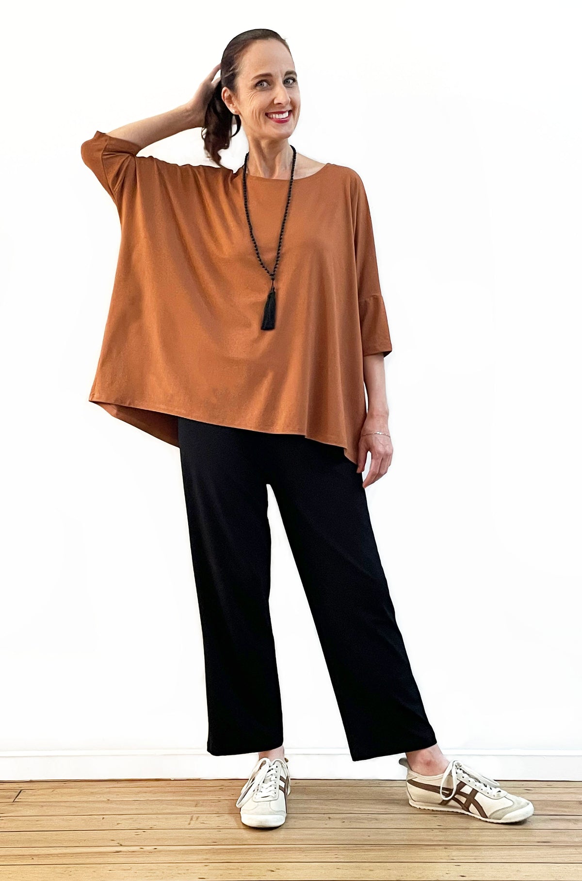 BAMBOO SHORT SLEEVE CURVED HEM BOX TOP CHESNUT