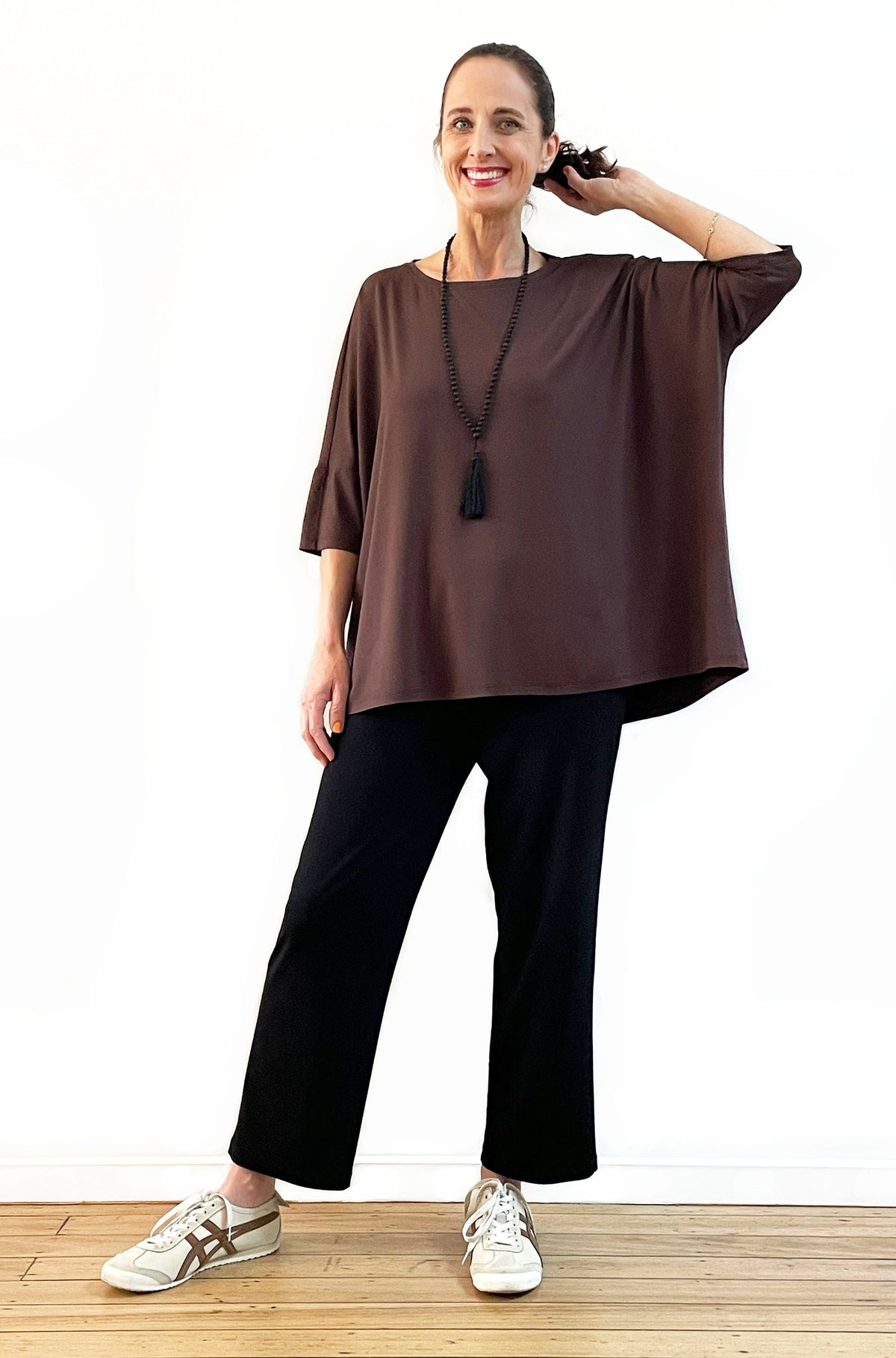 BAMBOO SHORT SLEEVE CURVED HEM BOX TOP CHOCOLATE
