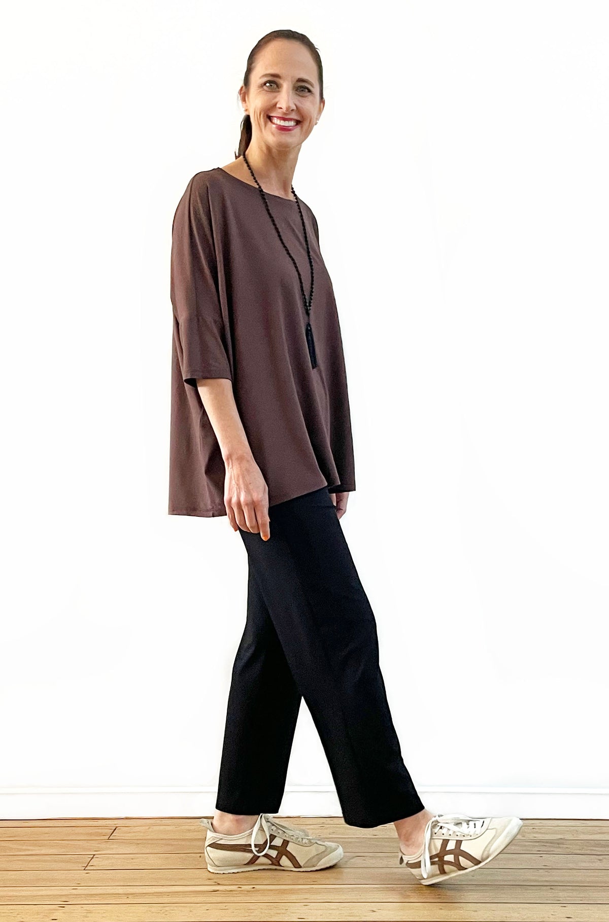 BAMBOO SHORT SLEEVE CURVED HEM BOX TOP CHOCOLATE