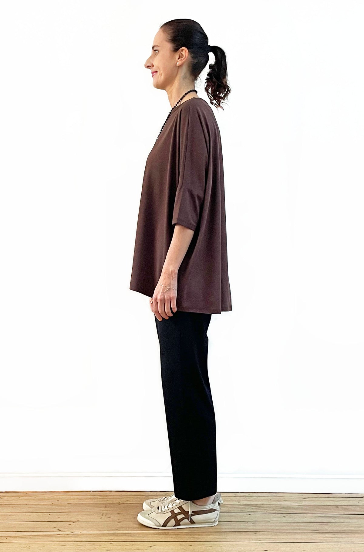 BAMBOO SHORT SLEEVE CURVED HEM BOX TOP CHOCOLATE