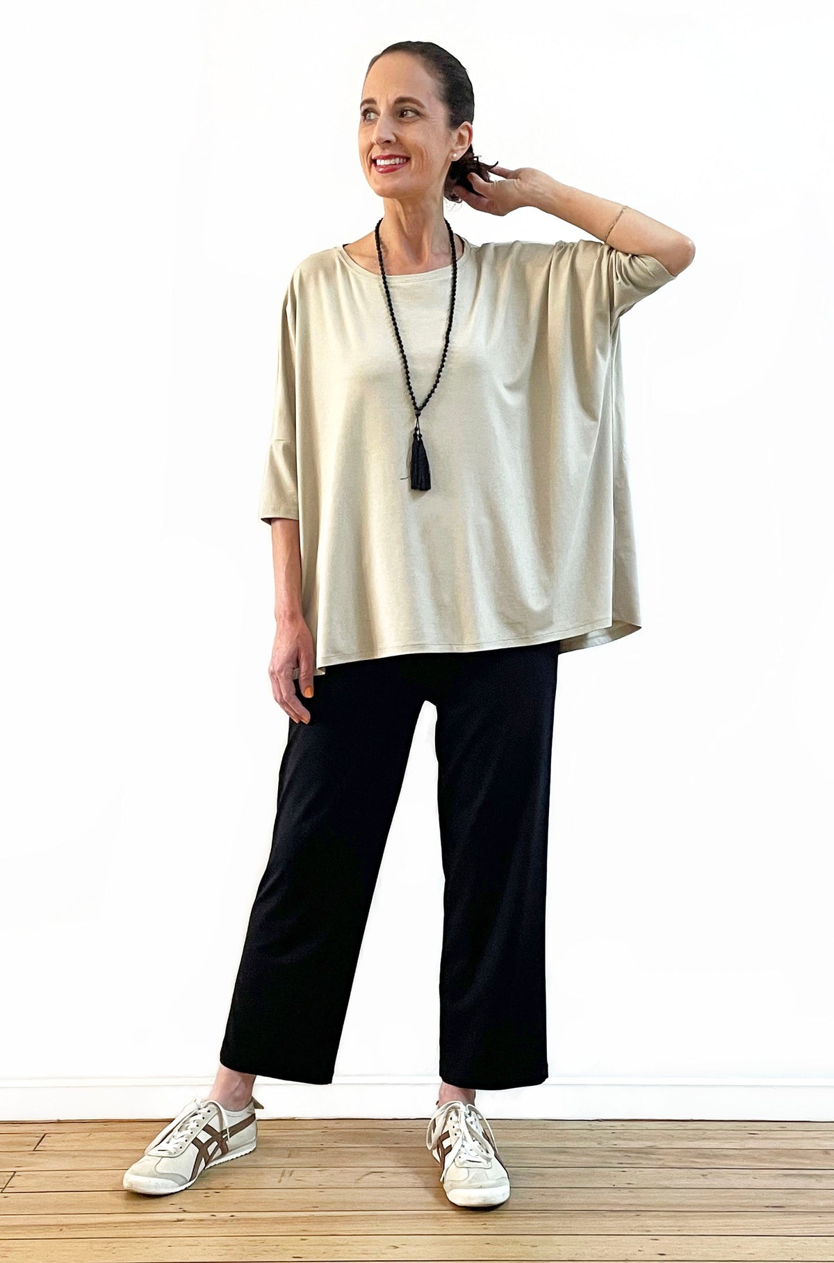 BAMBOO SHORT SLEEVE CURVED HEM BOX TOP SAND