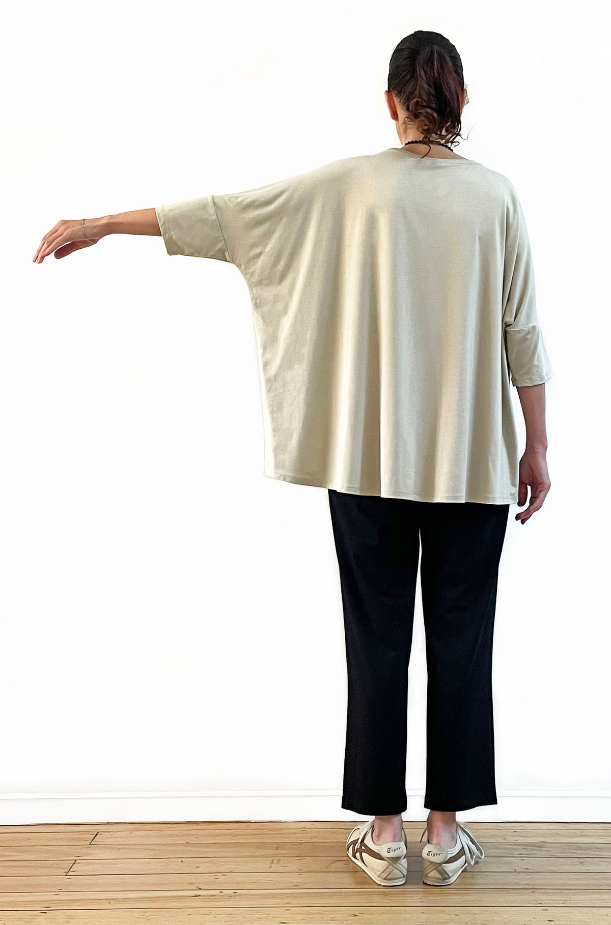 BAMBOO SHORT SLEEVE CURVED HEM BOX TOP SAND