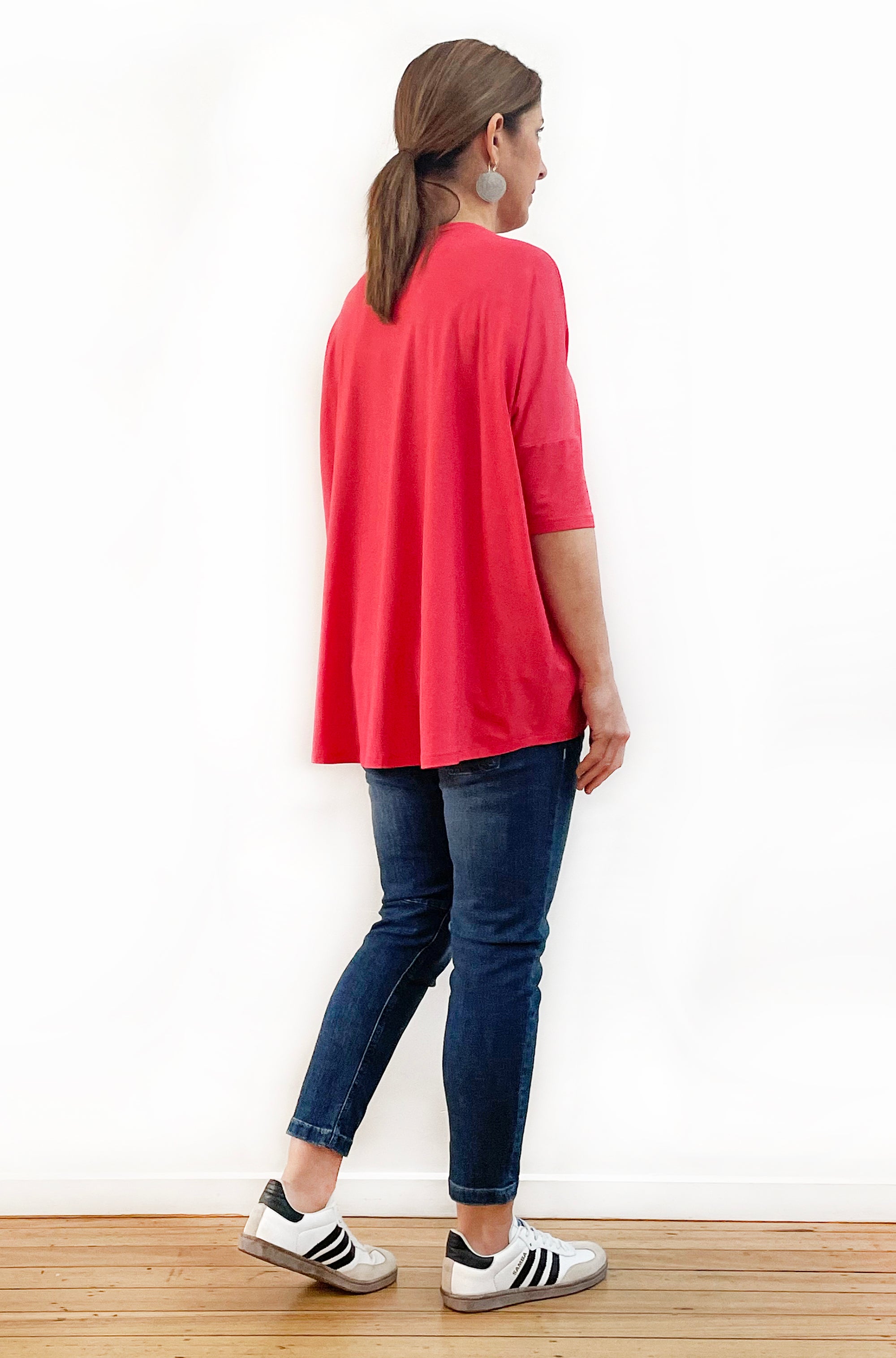 BAMBOO SHORT SLEEVE CURVED HEM BOX TOP POPPY RED