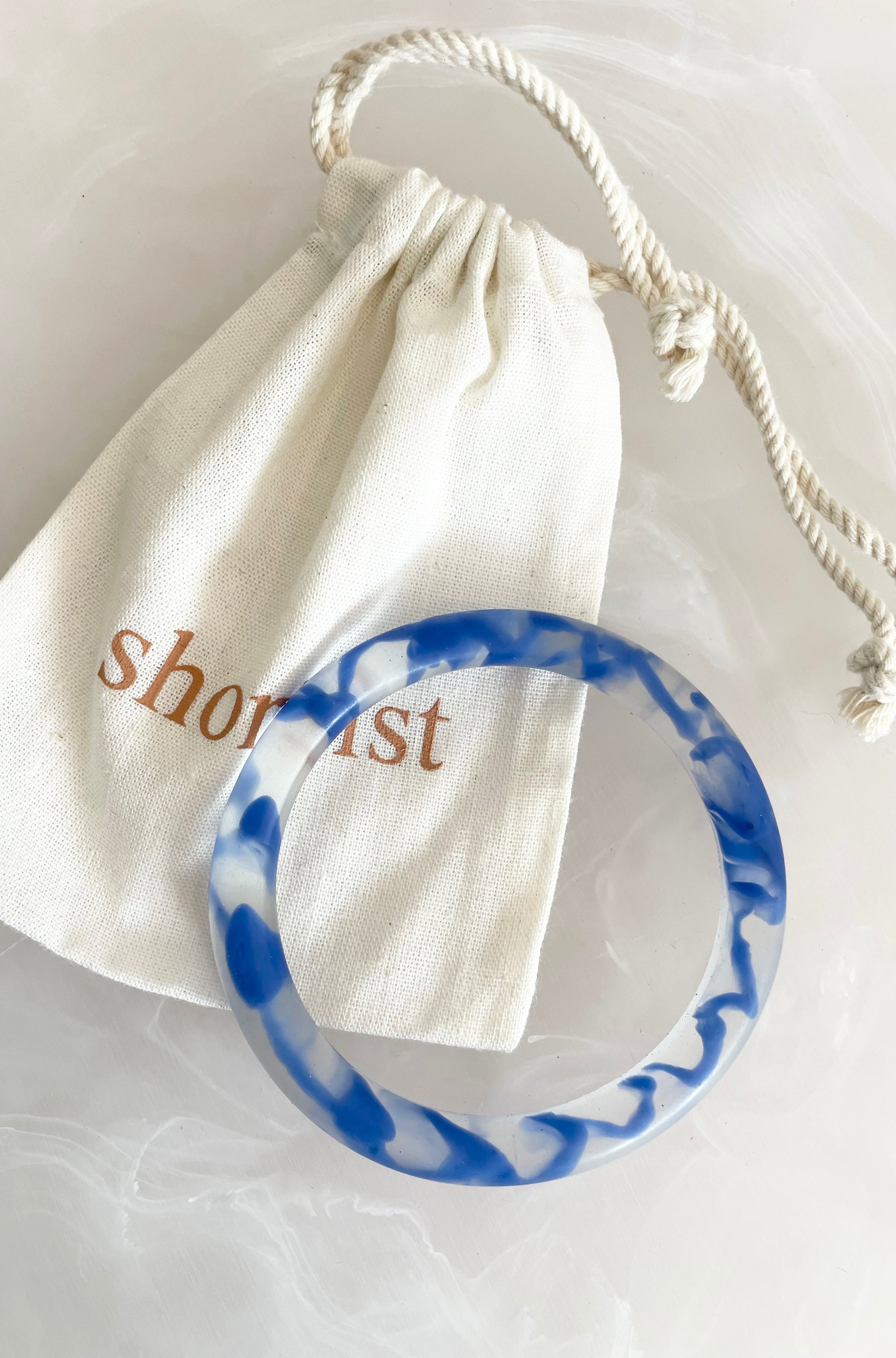 RESIN ROUND BANGLE CLEAR/BLUE