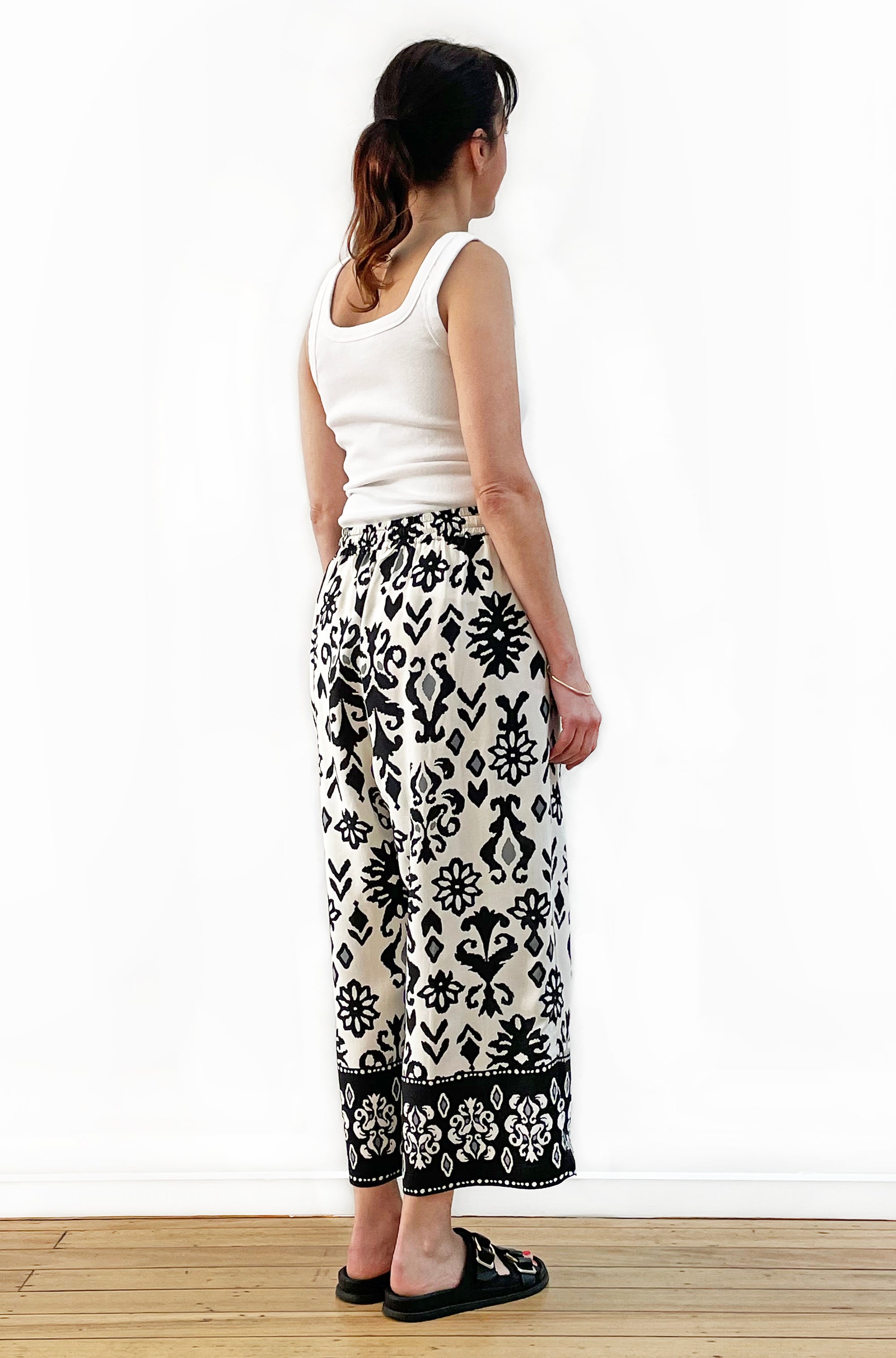 BORDER PRINT CROPPED WIDE LEG PANT BLACK
