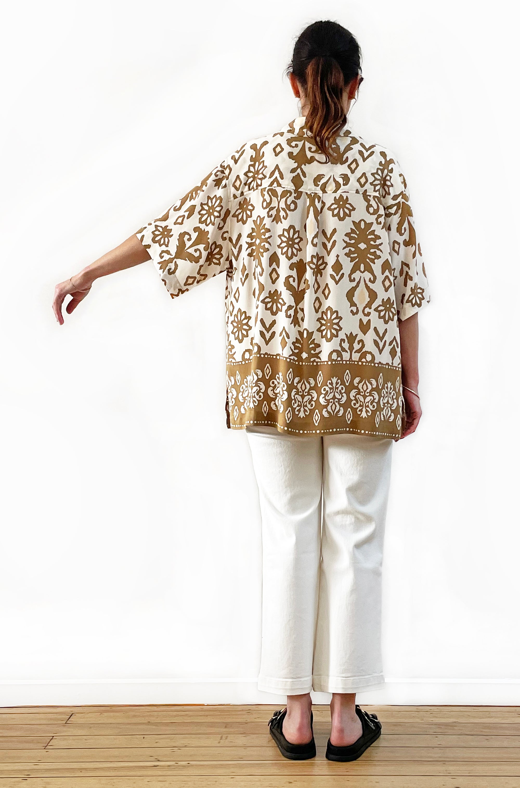 BORDER PRINT SHORT SLEEVE SHIRT BRASS