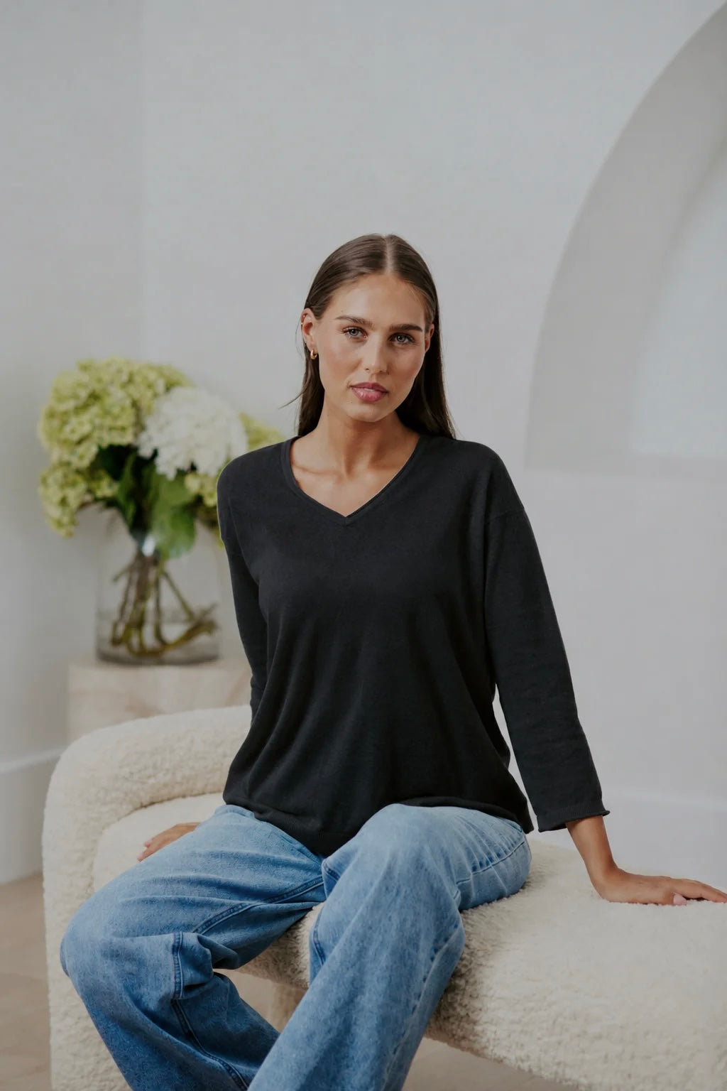 BRIDGE & LORD LINEN/COTTON V-NECK RELAXED PULLOVER ASPHALT