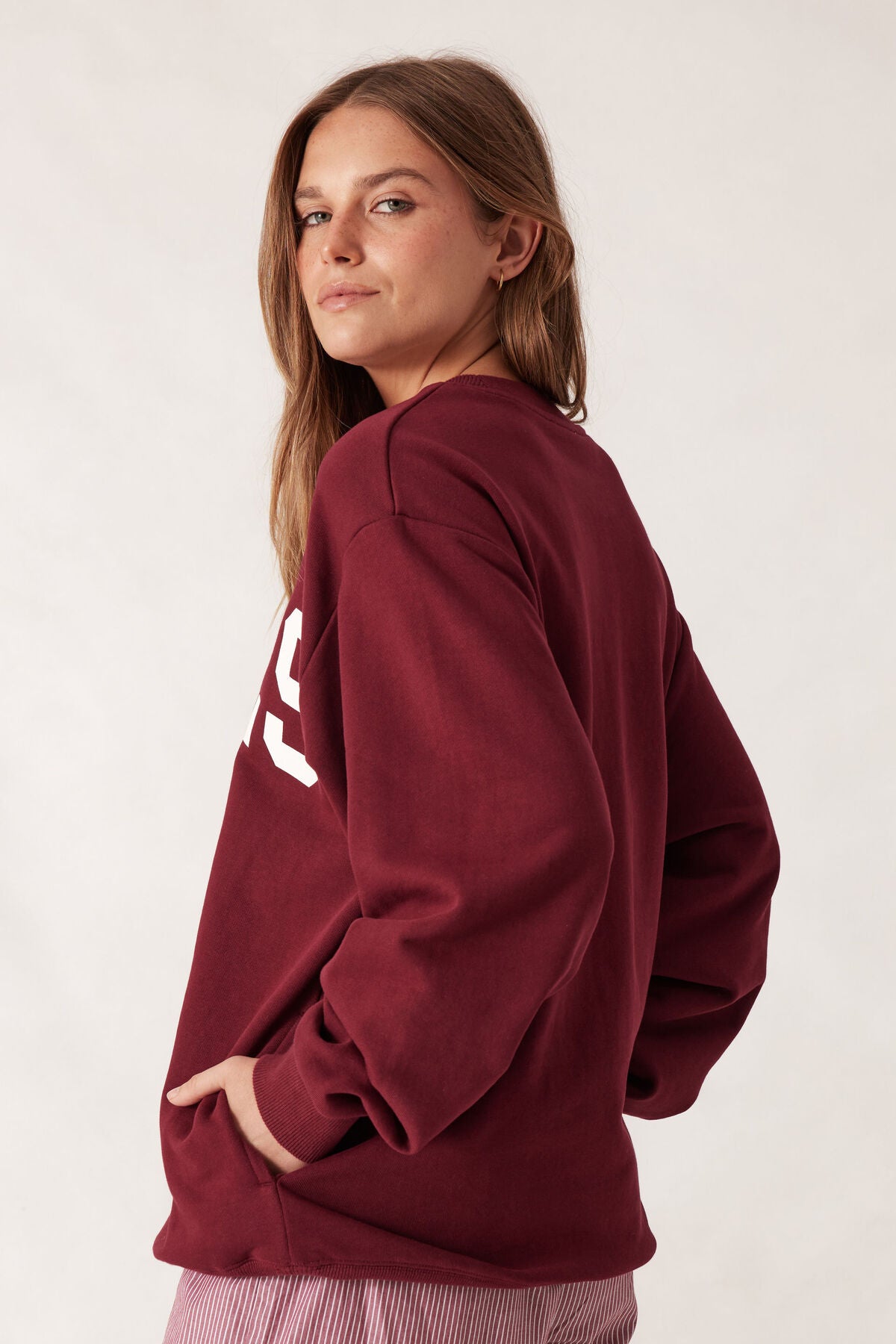 CERES LIFE OVERSIZED SLOUCHY CREW BURGUNDY