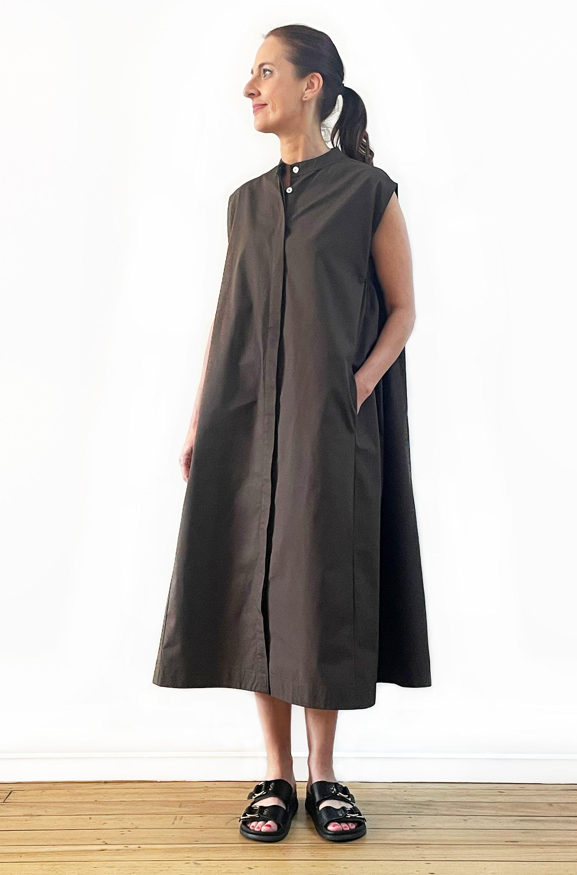 COTTON BUTTON THRU ELASTIC PANEL DRESS DARK CHOCOLATE