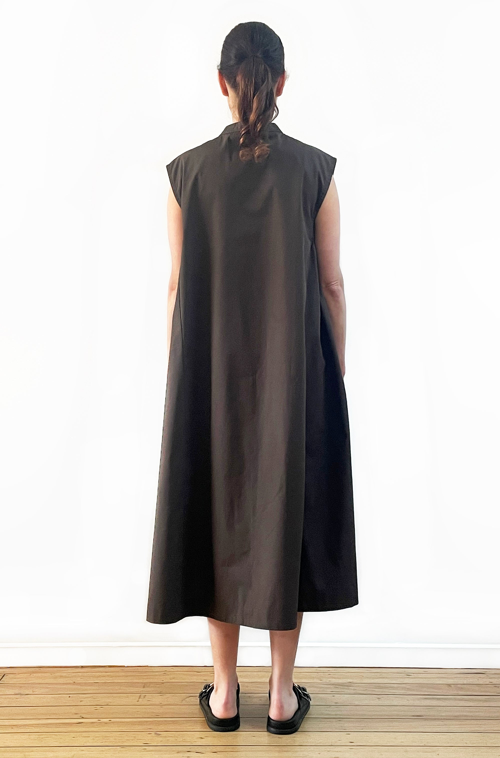 COTTON BUTTON THRU ELASTIC PANEL DRESS DARK CHOCOLATE