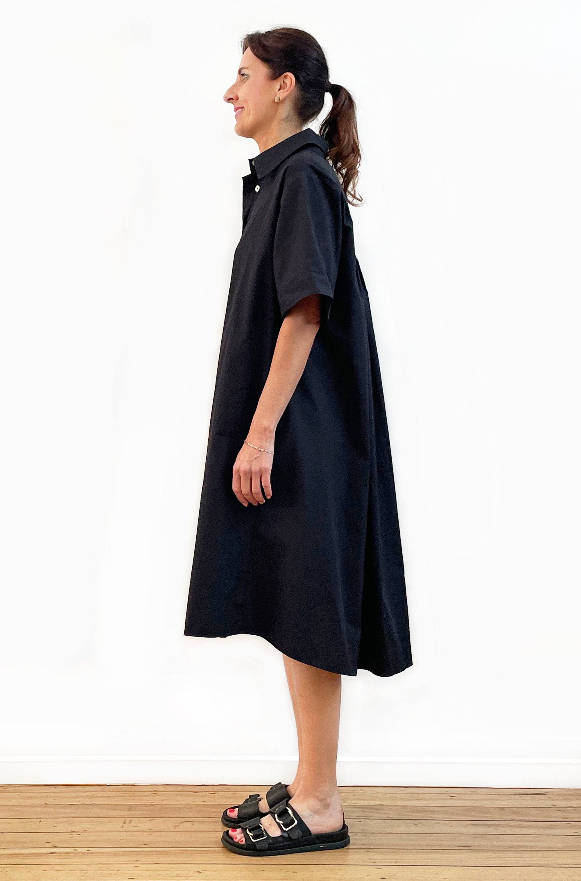 COTTON GATHERED BACK SWING SHIRT DRESS BLACK