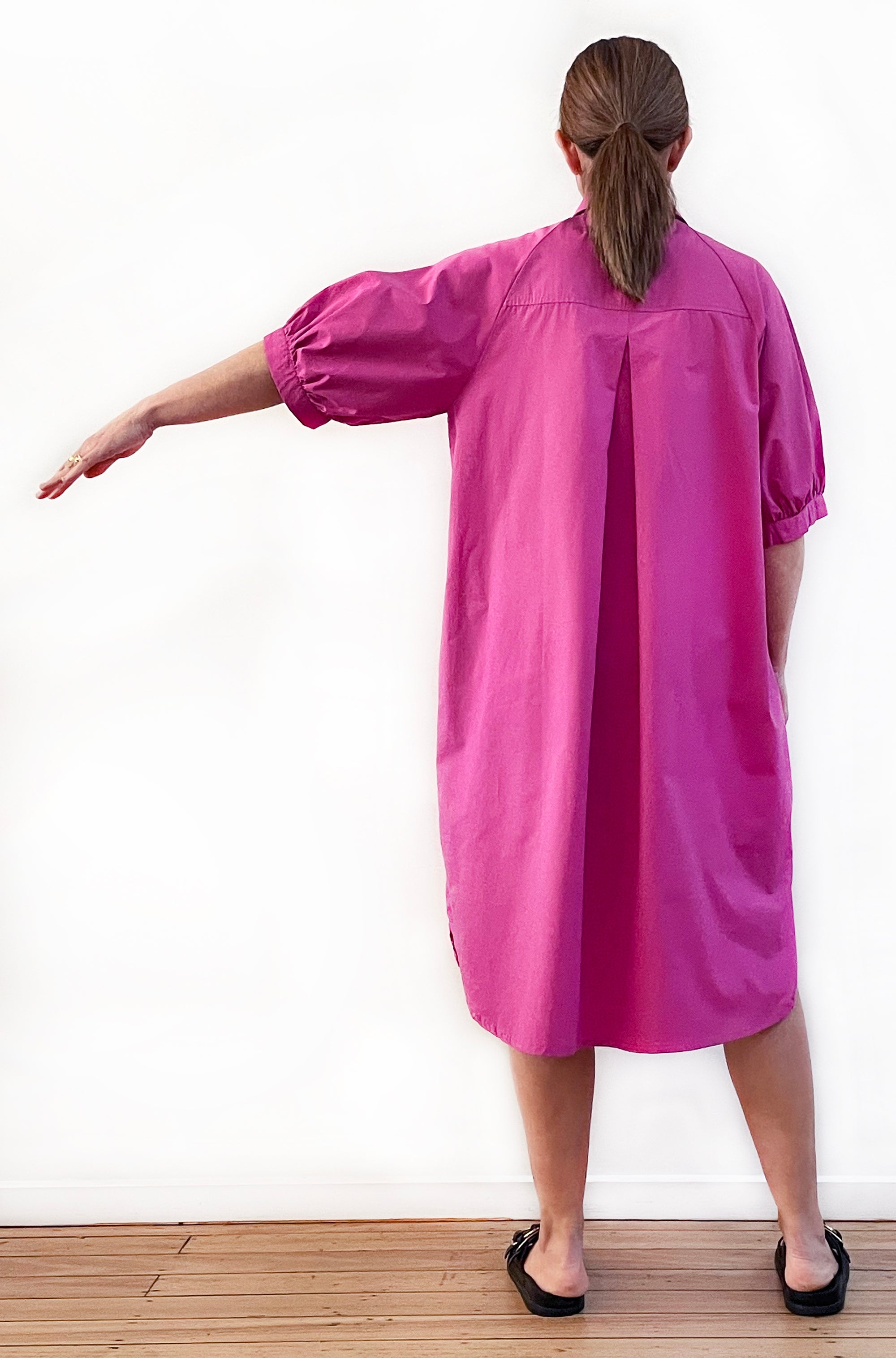 COTTON GATHERED SLEEVE SHIRT DRESS FUCHSIA