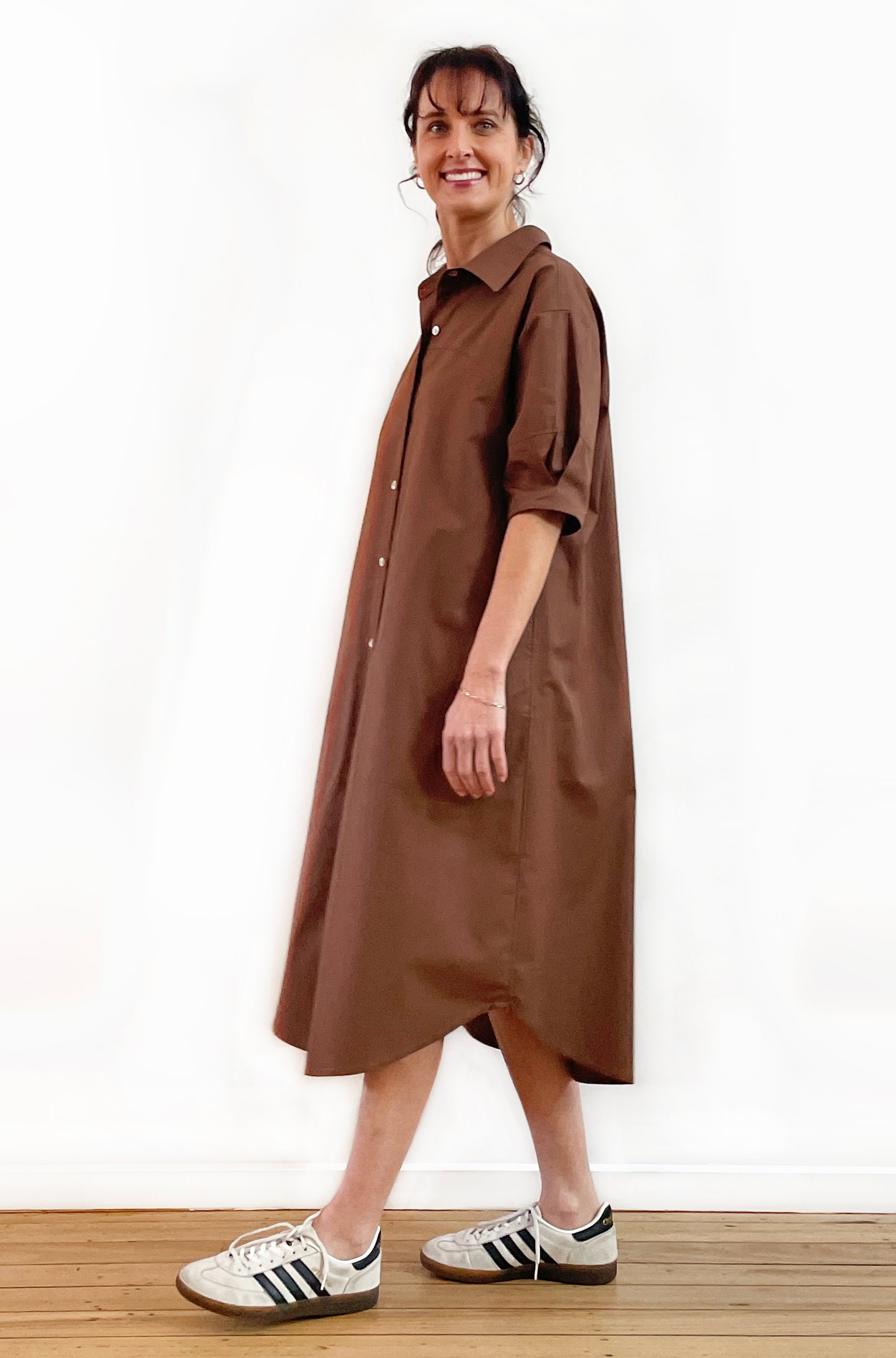 COTTON SHORT SLEEVE CURVED YOKE SHIRT DRESS MILK CHOCOLATE