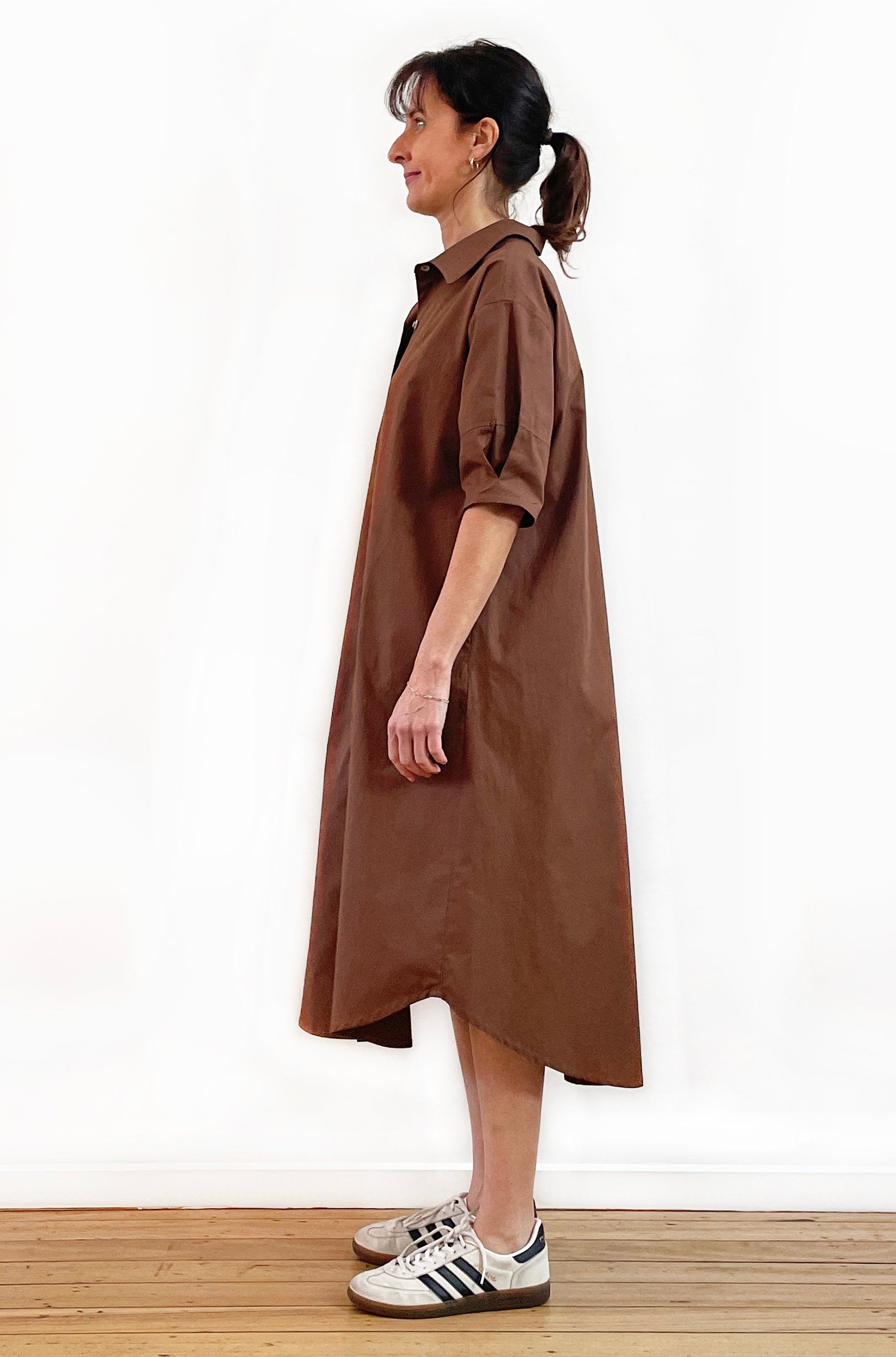 COTTON SHORT SLEEVE CURVED YOKE SHIRT DRESS MILK CHOCOLATE