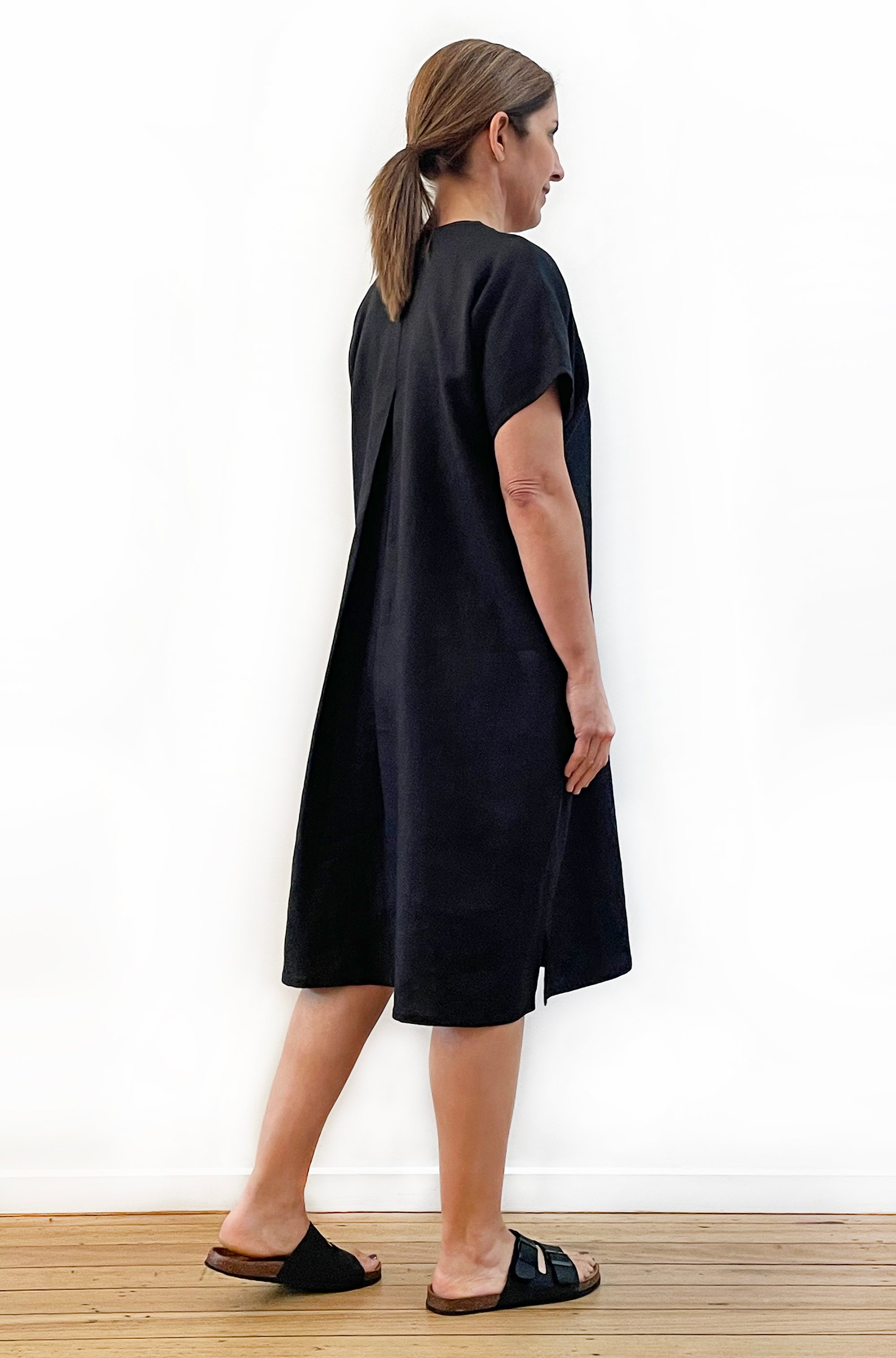 LINEN TUCKED DRESS BLACK