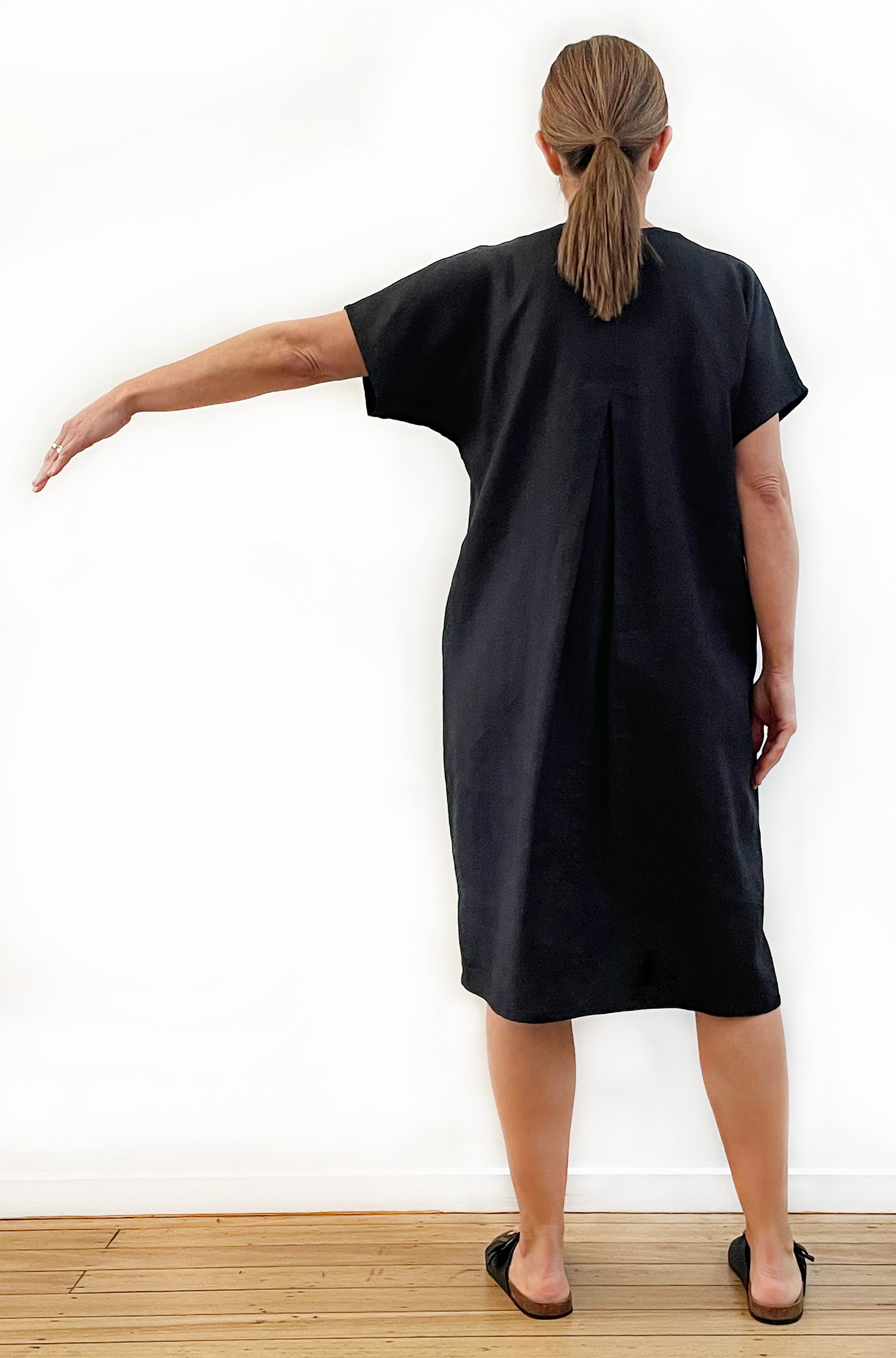 LINEN TUCKED DRESS BLACK