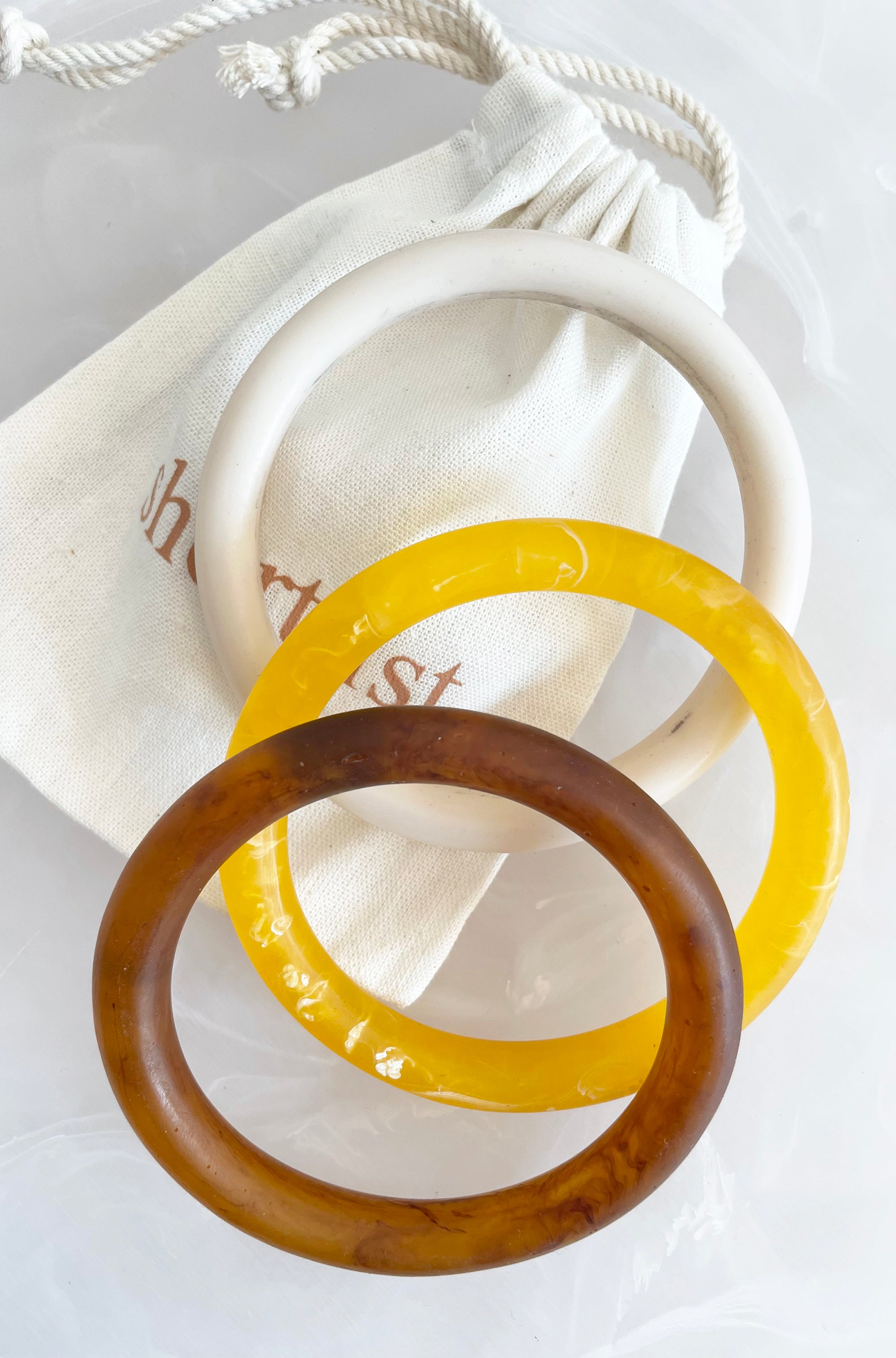 RESIN ROUND BANGLE YELLOW/WHITE MARBLE