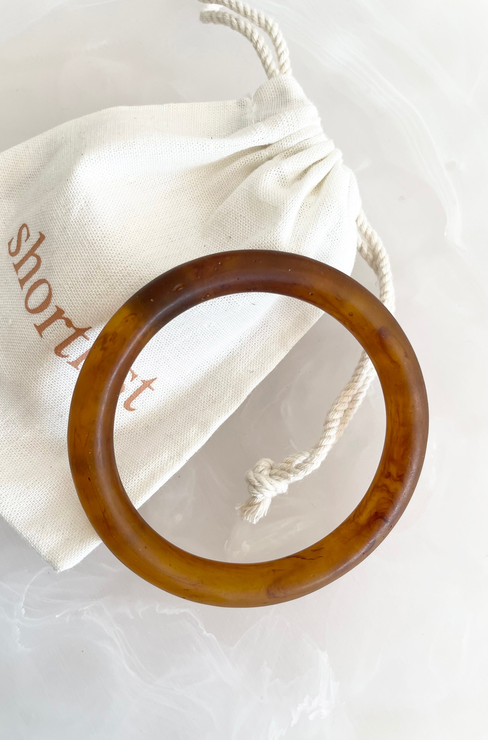 RESIN ROUND BANGLE AMBER