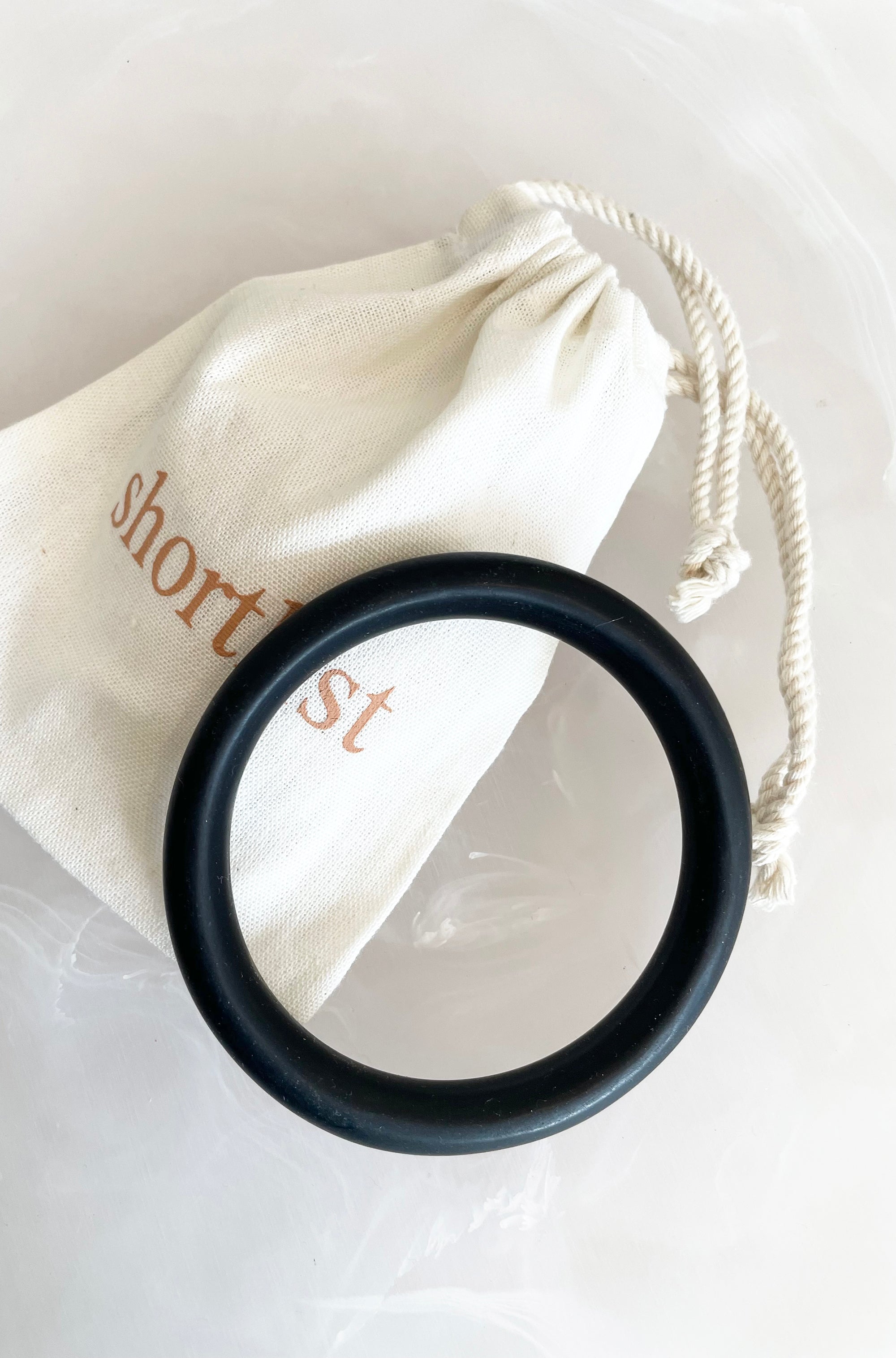 RESIN ROUND BANGLE BLACK