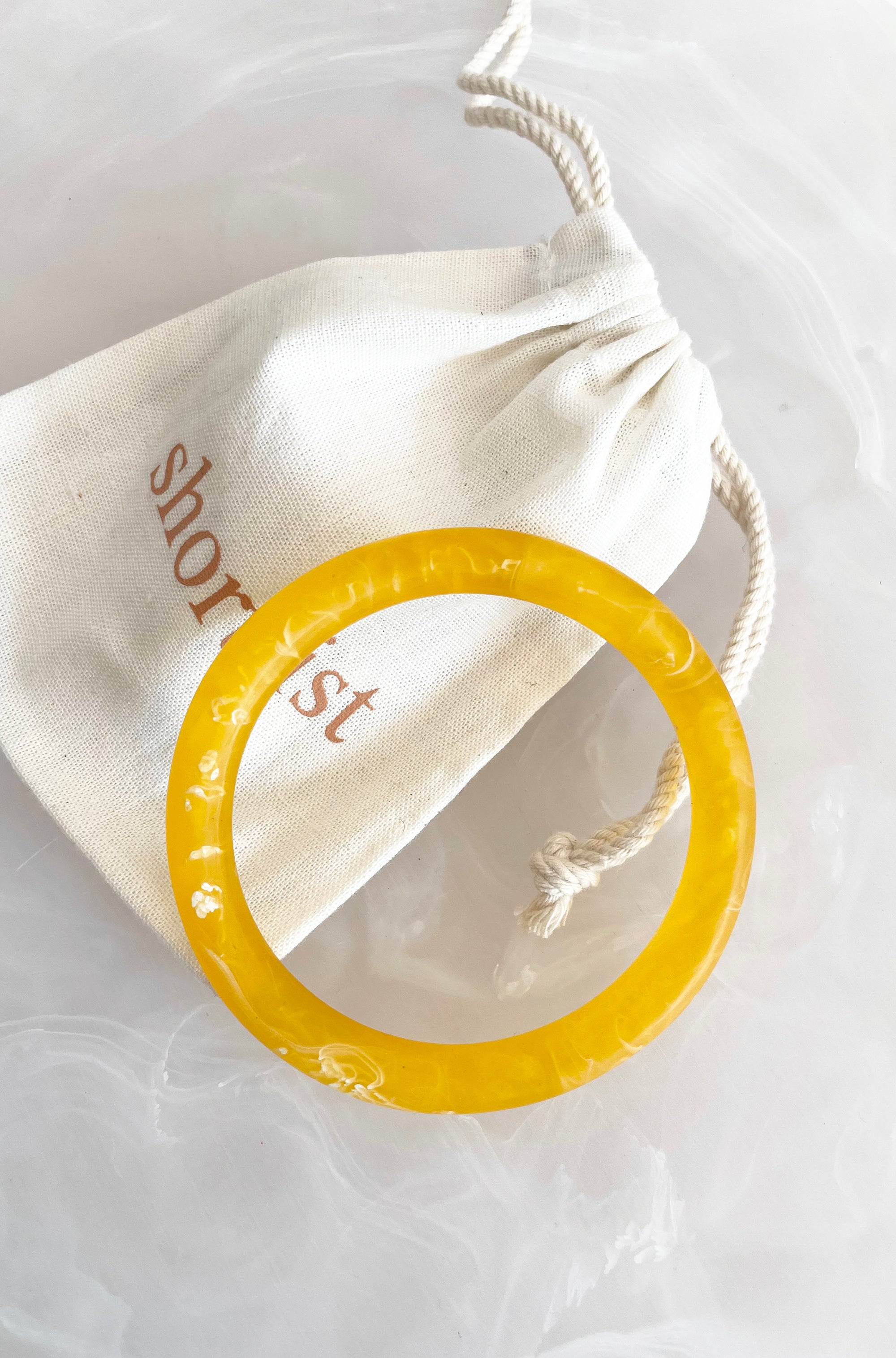 RESIN ROUND BANGLE YELLOW/WHITE MARBLE