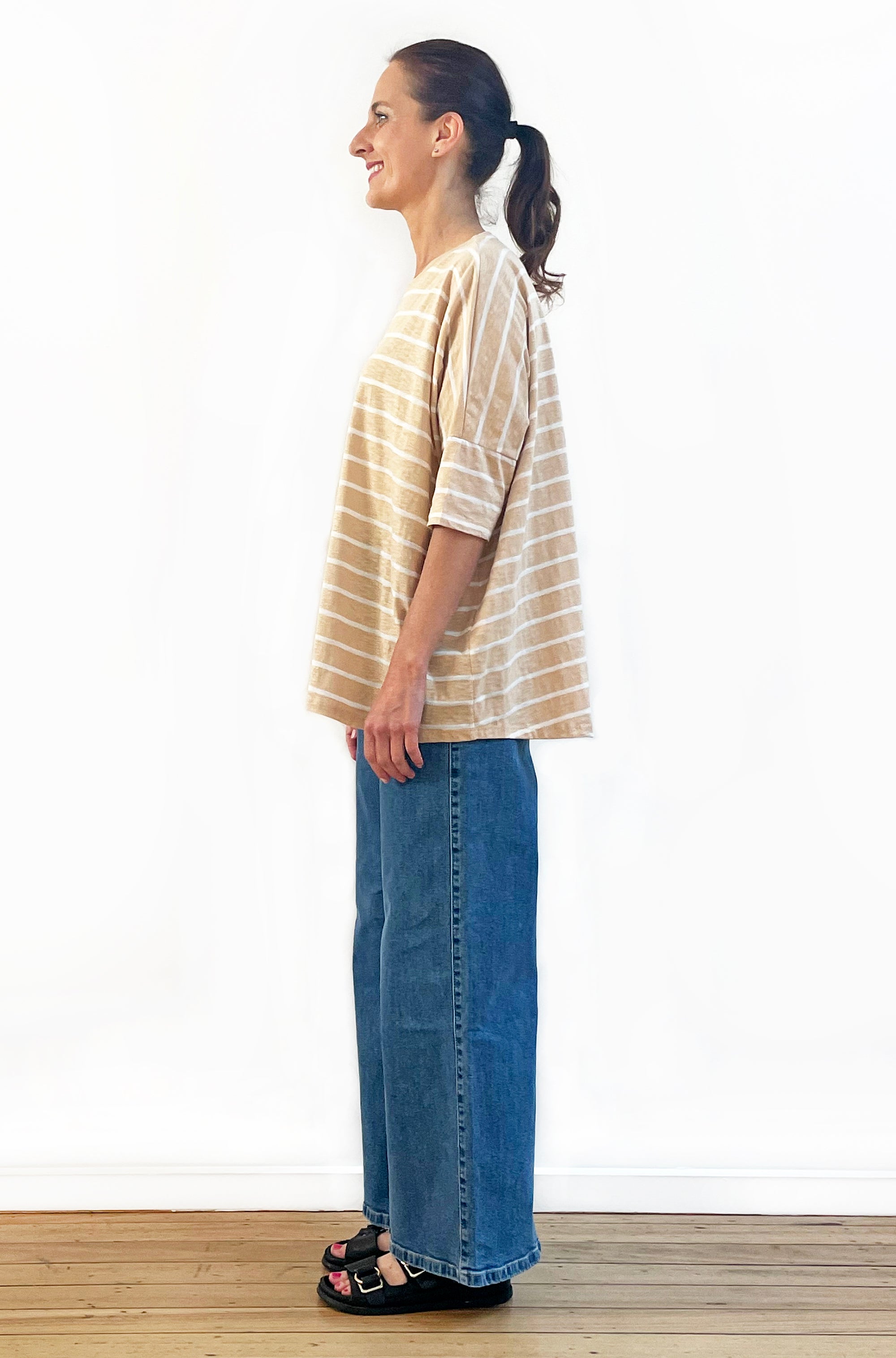 COTTON SHORT SLEEVE CURVED HEM BOX TOP WHEAT STRIPE