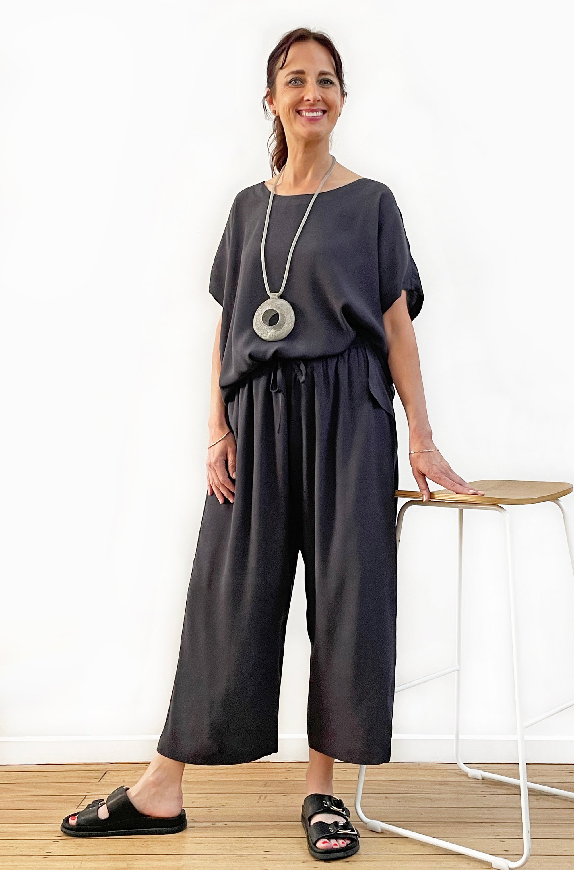 VISCOSE CROPPED WIDE LEG PANT LEAD GREY