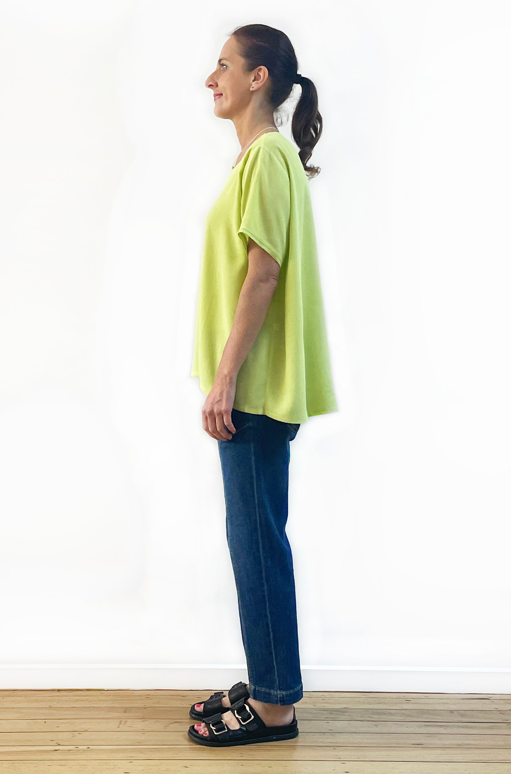 VISCOSE SHORT SLEEVE V-NECK TOP LIME