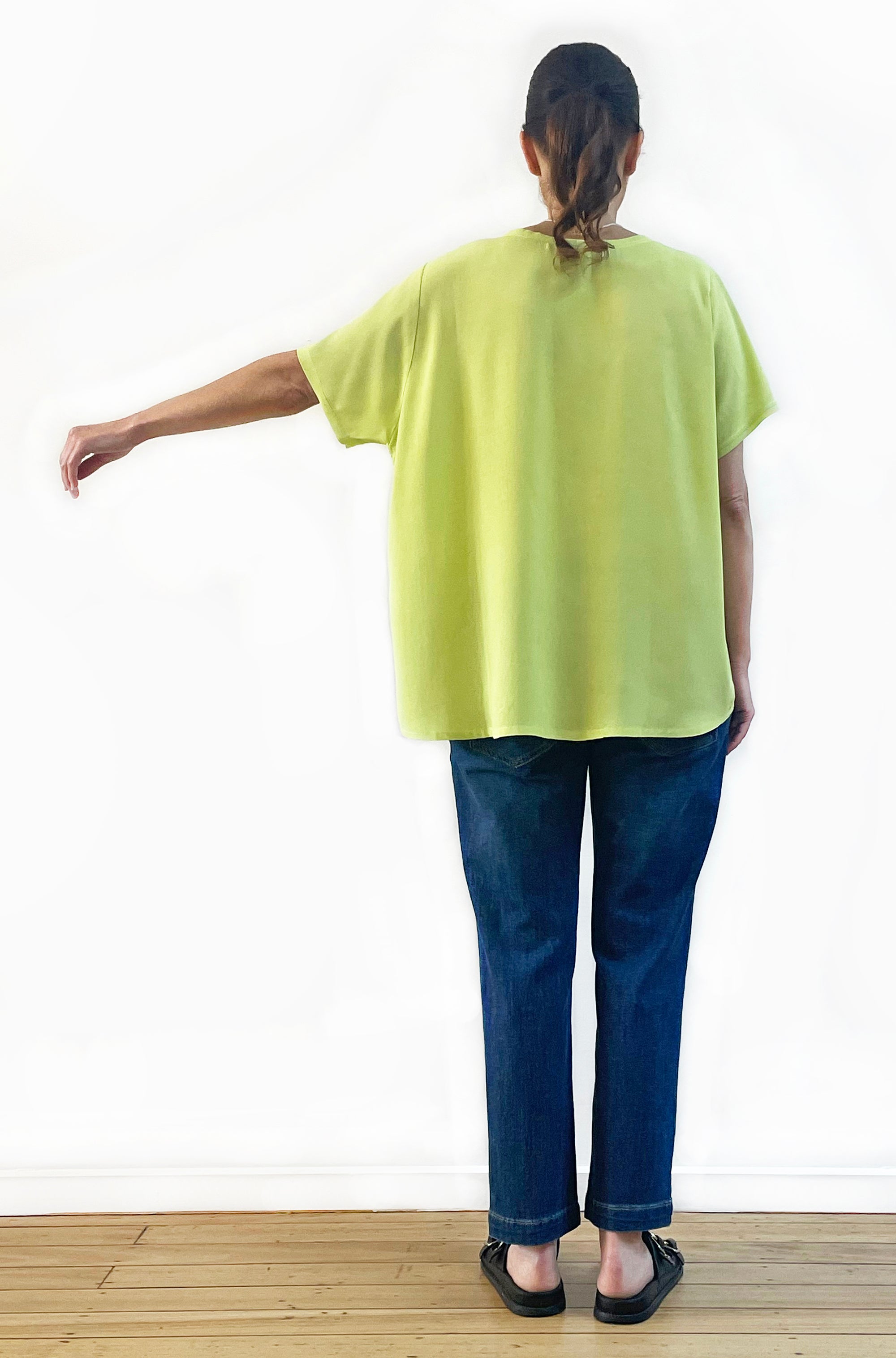 VISCOSE SHORT SLEEVE V-NECK TOP LIME